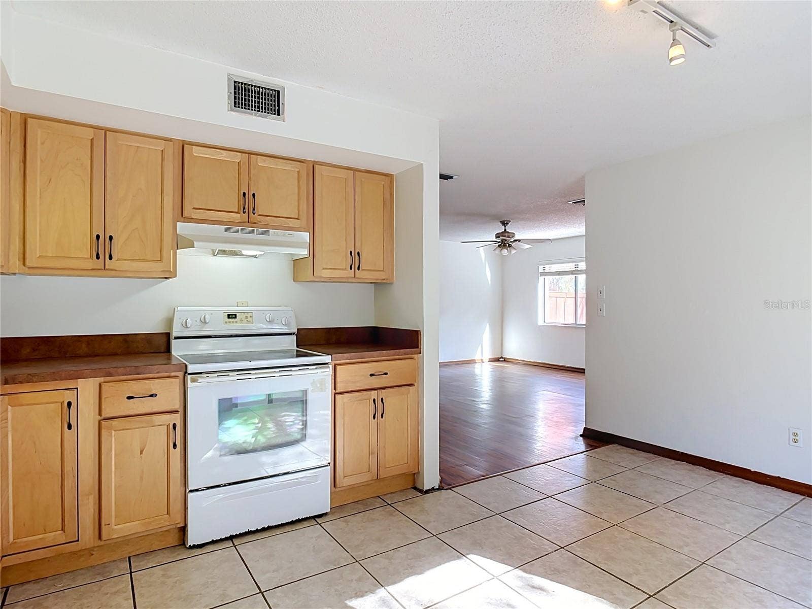 2066 OAK MEADOW CIRCLE, South Daytona, FL 32119