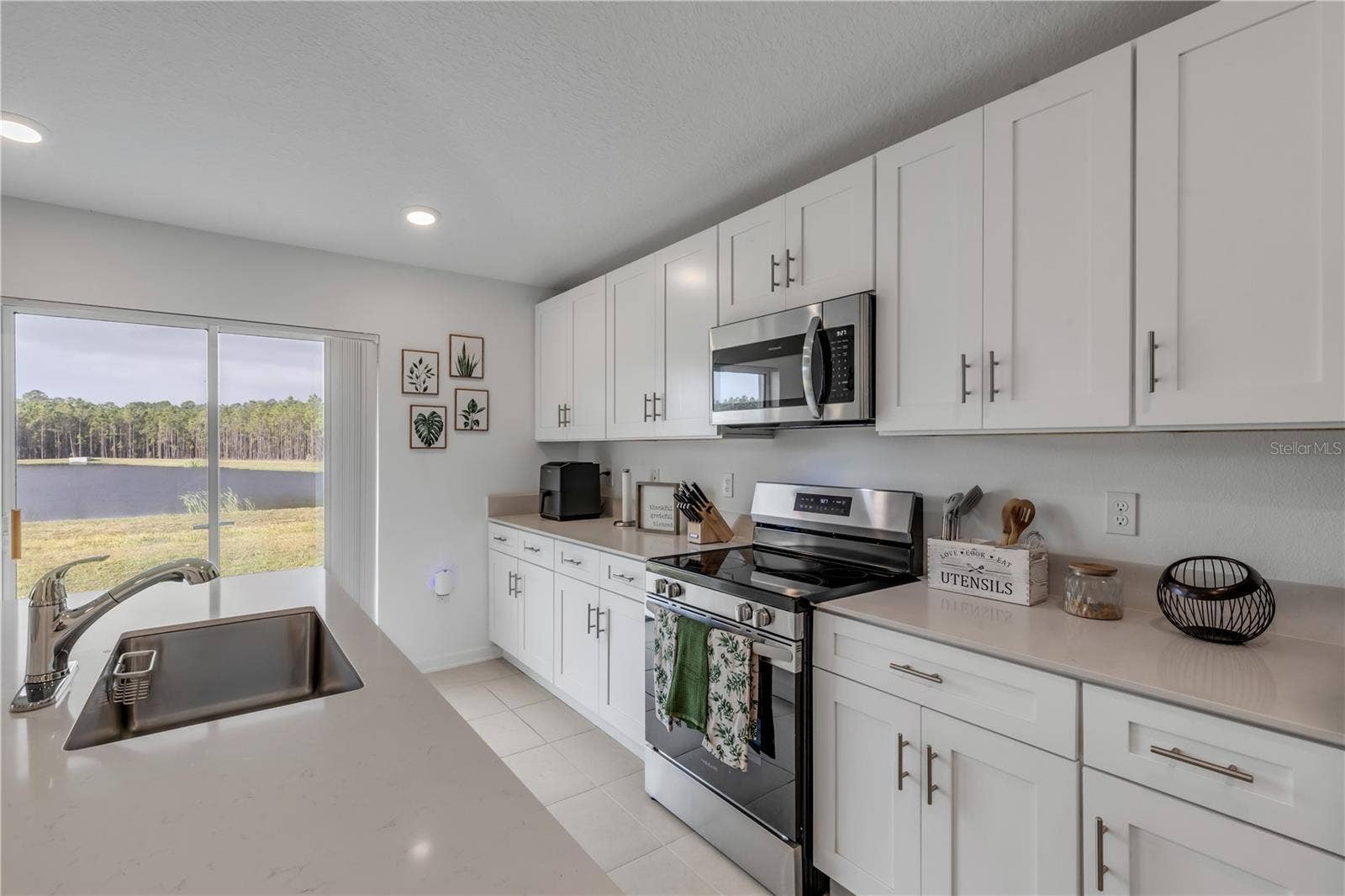 1295 BELLE ISLE LANE, Daytona Beach, FL 32124 1295 BELLE ISLE LANE, Daytona Beach, FL 32124