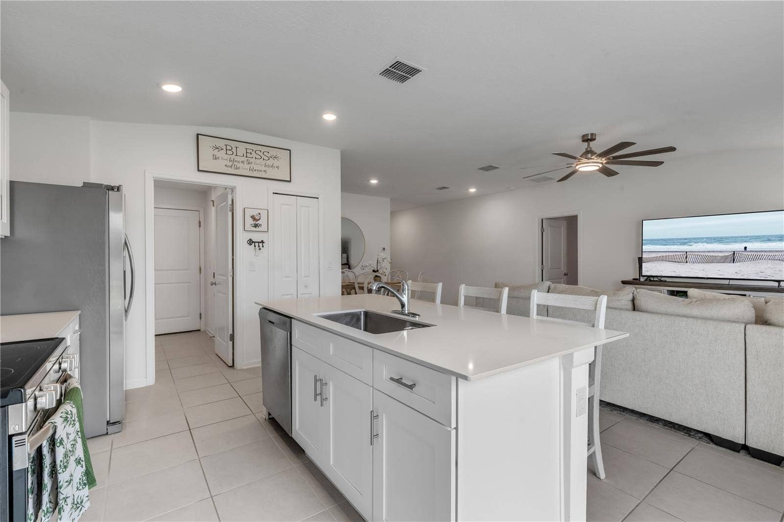 1295 BELLE ISLE LANE, Daytona Beach, FL 32124 1295 BELLE ISLE LANE, Daytona Beach, FL 32124