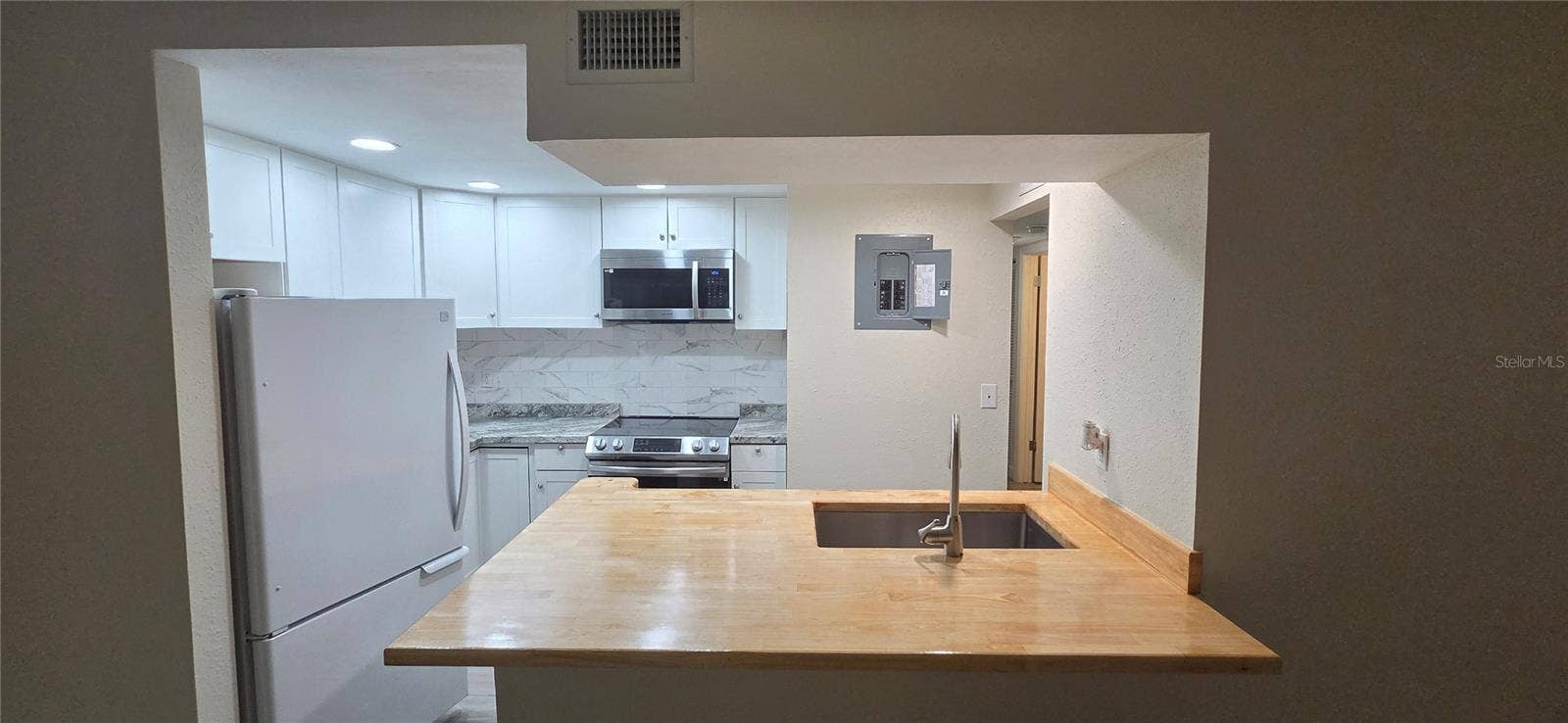 100 SWEETGUM WOODS COURT, #14C, Deltona, FL 32725 KITCHEN