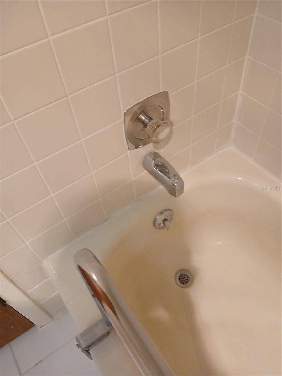 6050 CHESHAM DRIVE, #3, New Port Richey, FL 34653 TUB