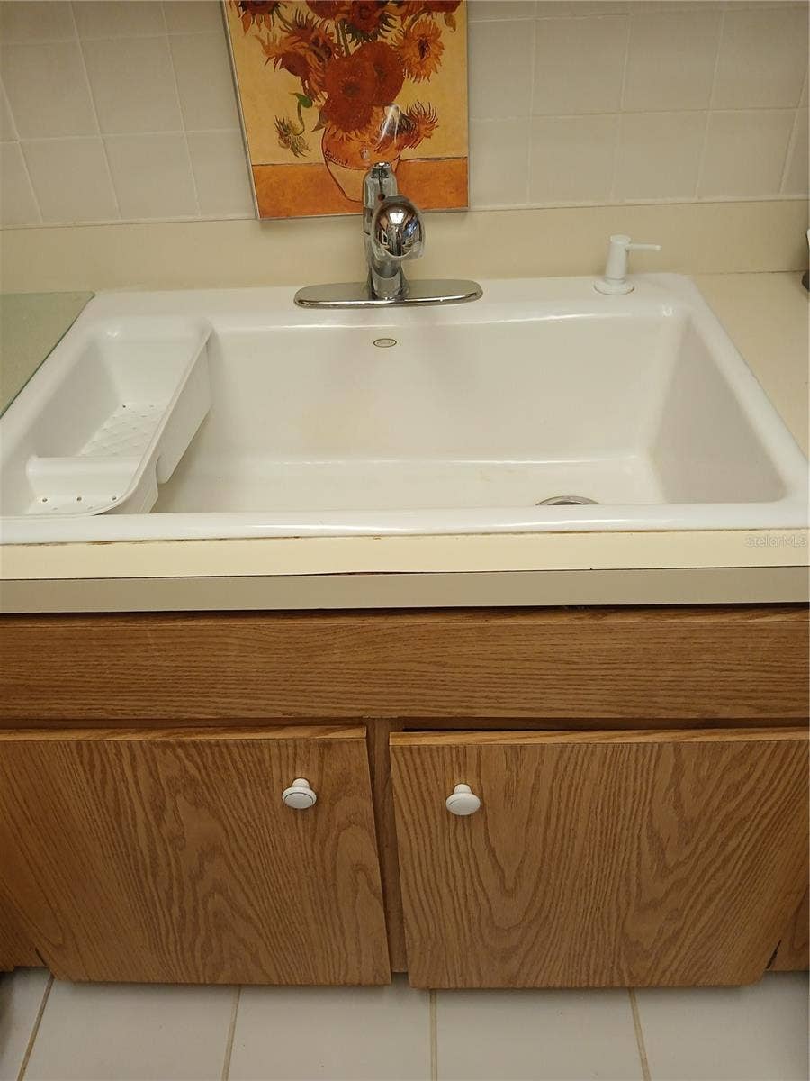 6050 CHESHAM DRIVE, #3, New Port Richey, FL 34653 KITCHEN SINK