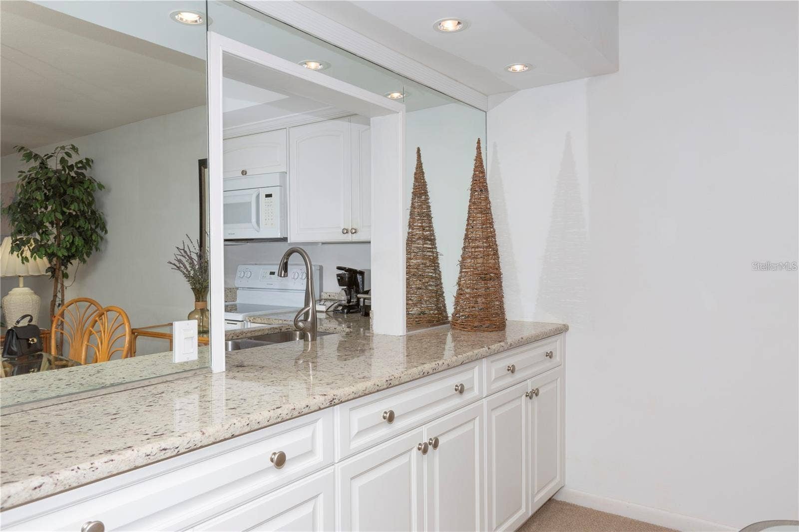 4632 MARINE PARKWAY, #201, New Port Richey, FL 34652 BUILT IN BUFFET