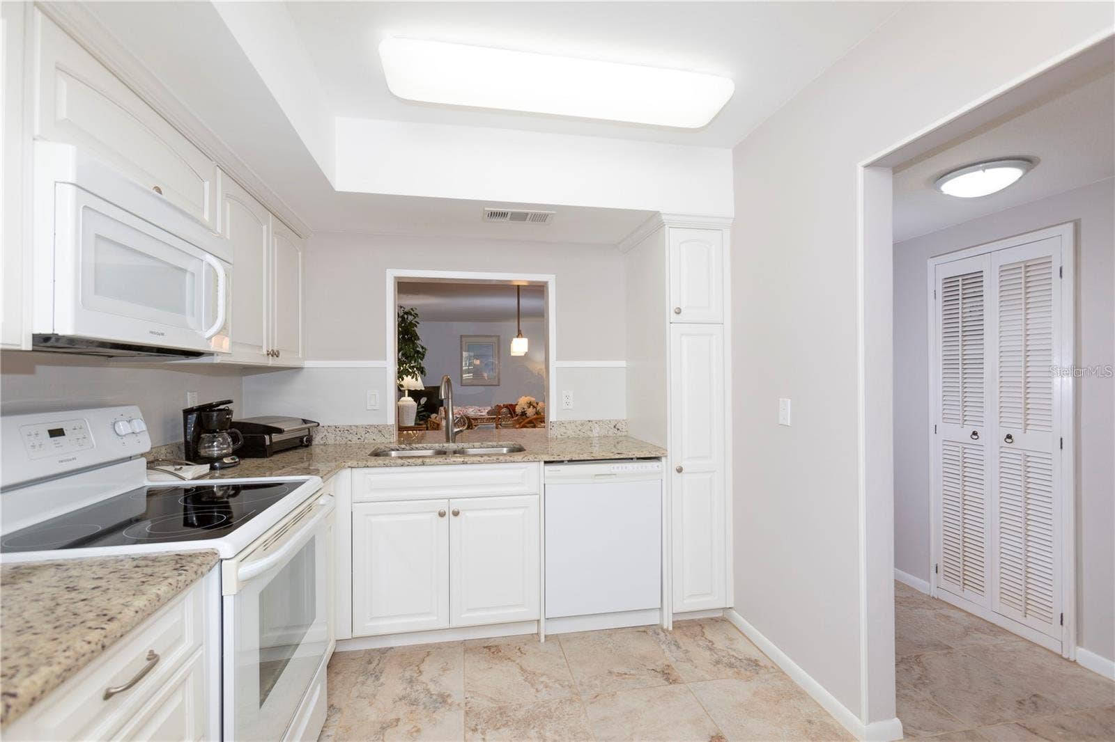 4632 MARINE PARKWAY, #201, New Port Richey, FL 34652 KITCHEN