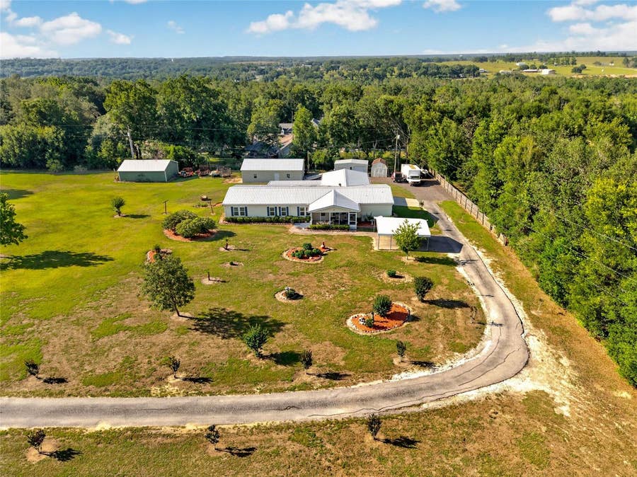 Property photo for 9706 US HIGHWAY 301, Dade City, FL