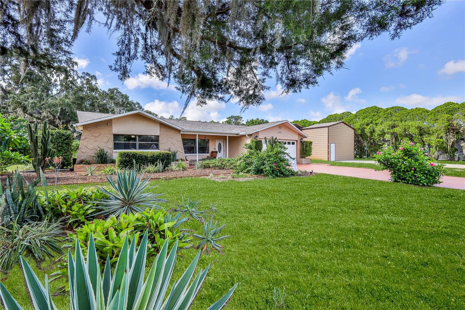 8270 SYCAMORE DRIVE, New Port Richey, FL 34654 8270 SYCAMORE DRIVE, New Port Richey, FL 34654