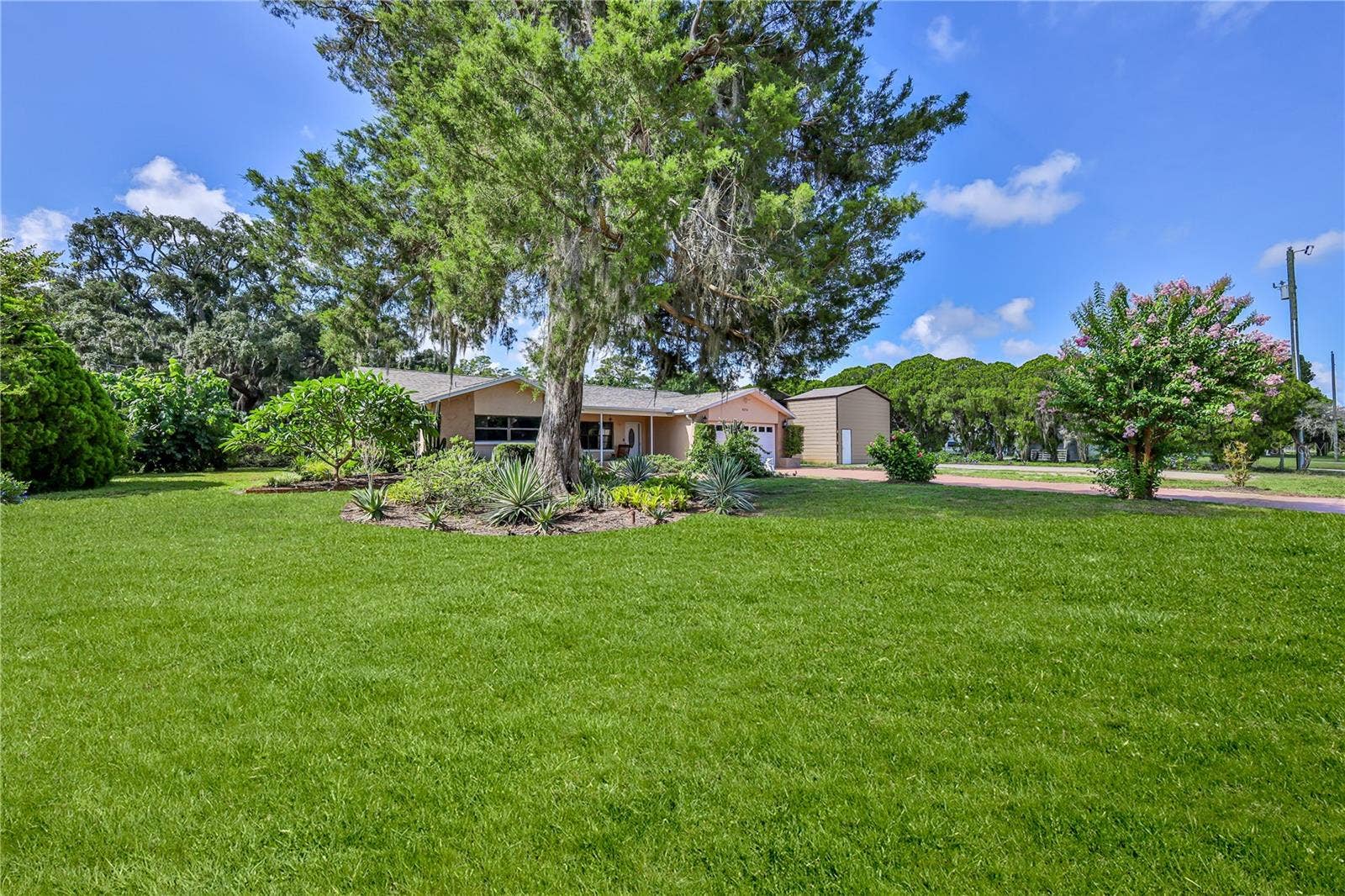 8270 SYCAMORE DRIVE, New Port Richey, FL 34654 8270 SYCAMORE DRIVE, New Port Richey, FL 34654
