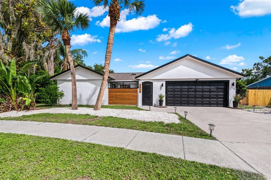Property photo for 2911 WOODPINE COURT, Sarasota, FL