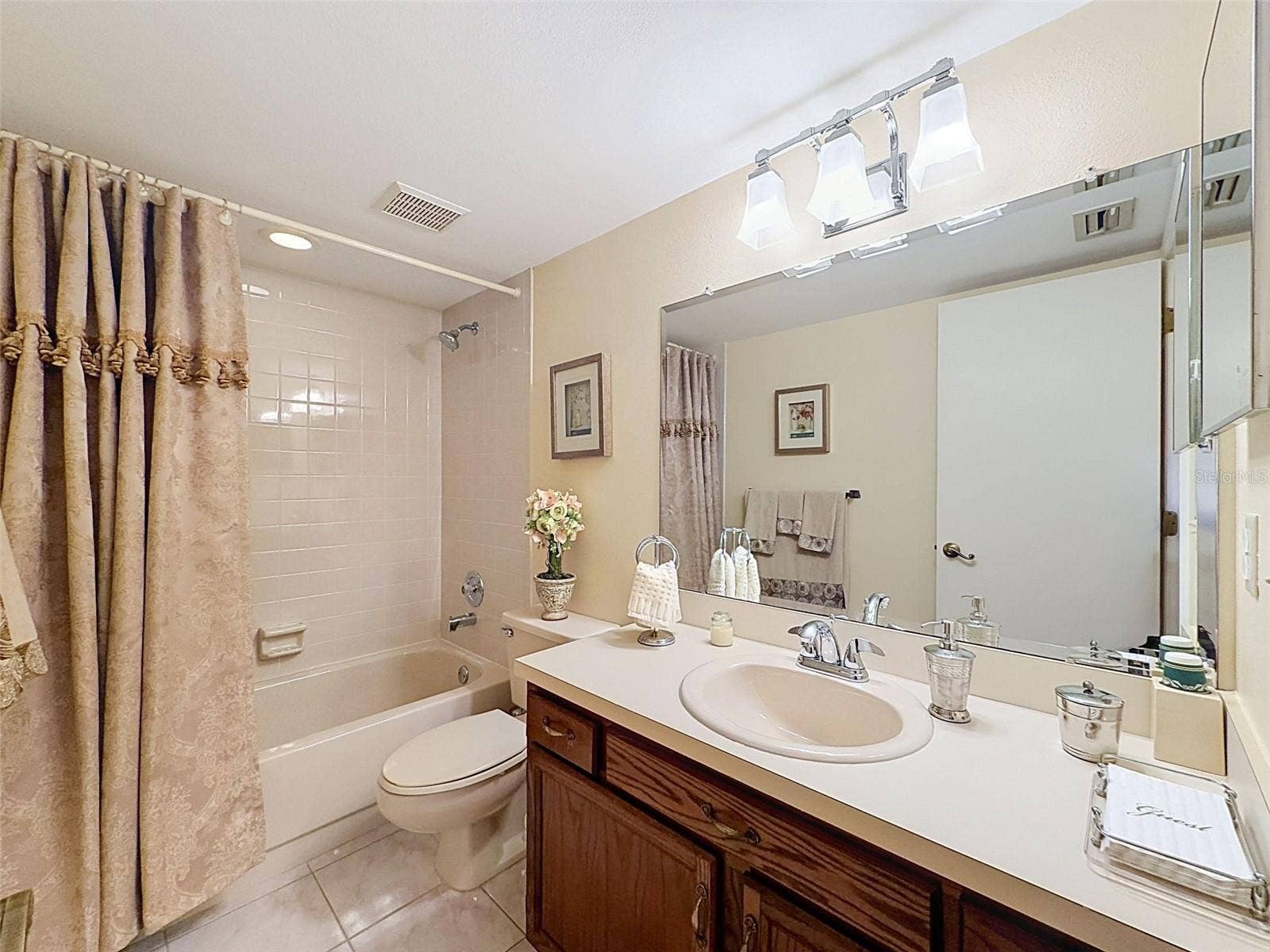 1309 HAMMOCK PINE BOULEVARD, #1309, Clearwater, FL 33761 Guest Bathroom
