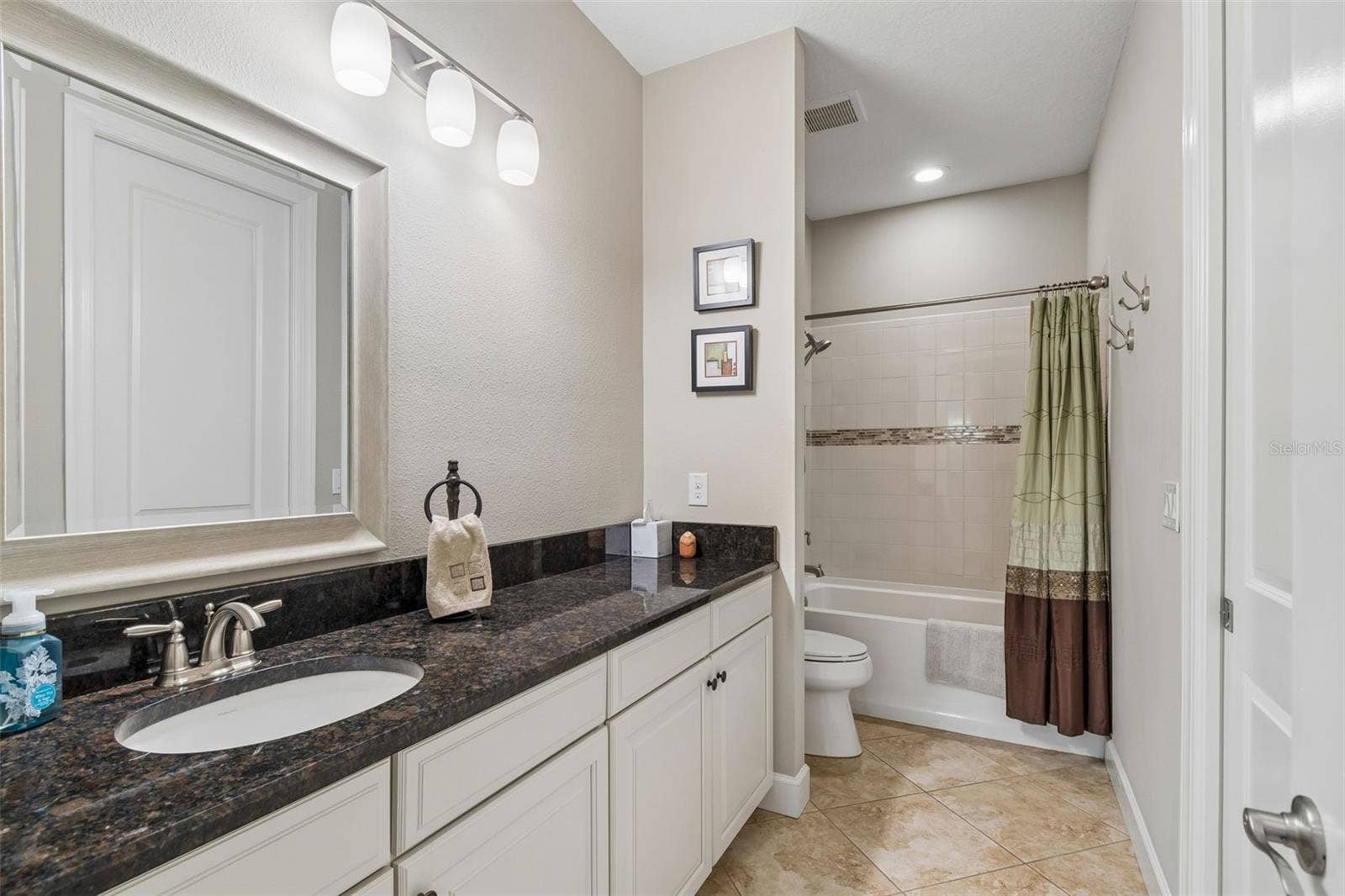 11503 CALLISIA DRIVE, Odessa, FL 33556 Main bathroom located between bedrooms 2 and 3