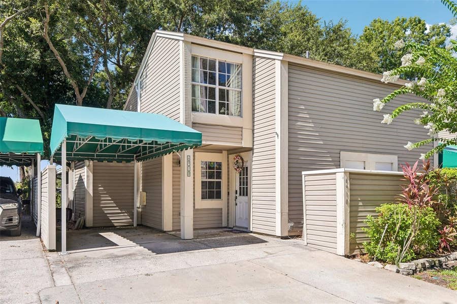 Property photo for 6910 LAKE PLACE COURT, Tampa, FL