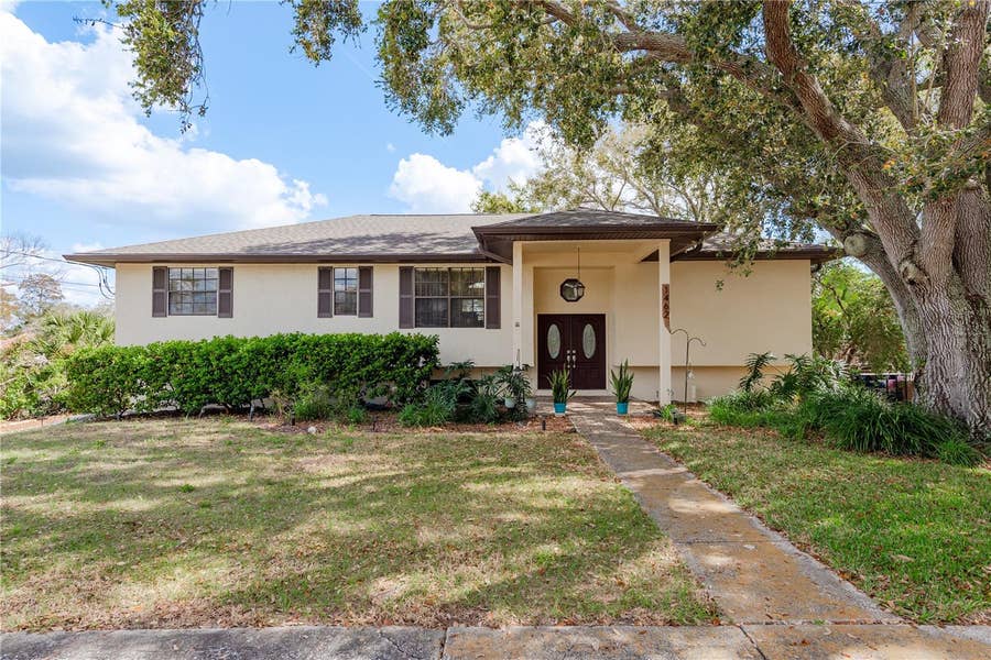 Property photo for 1462 LAKEVIEW DRIVE, Tarpon Springs, FL