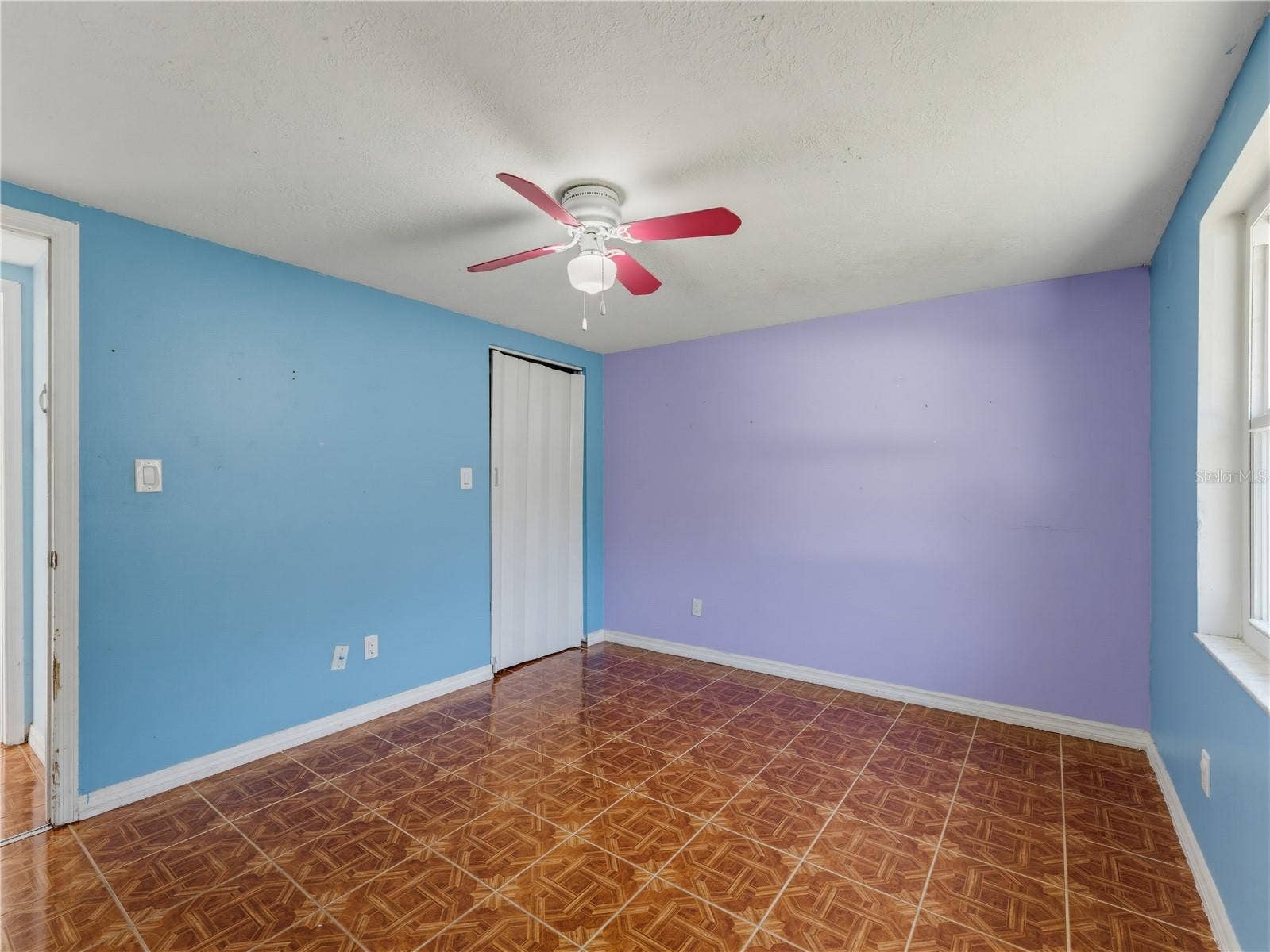 1116 E OAKWOOD STREET, Tarpon Springs, FL 34689
