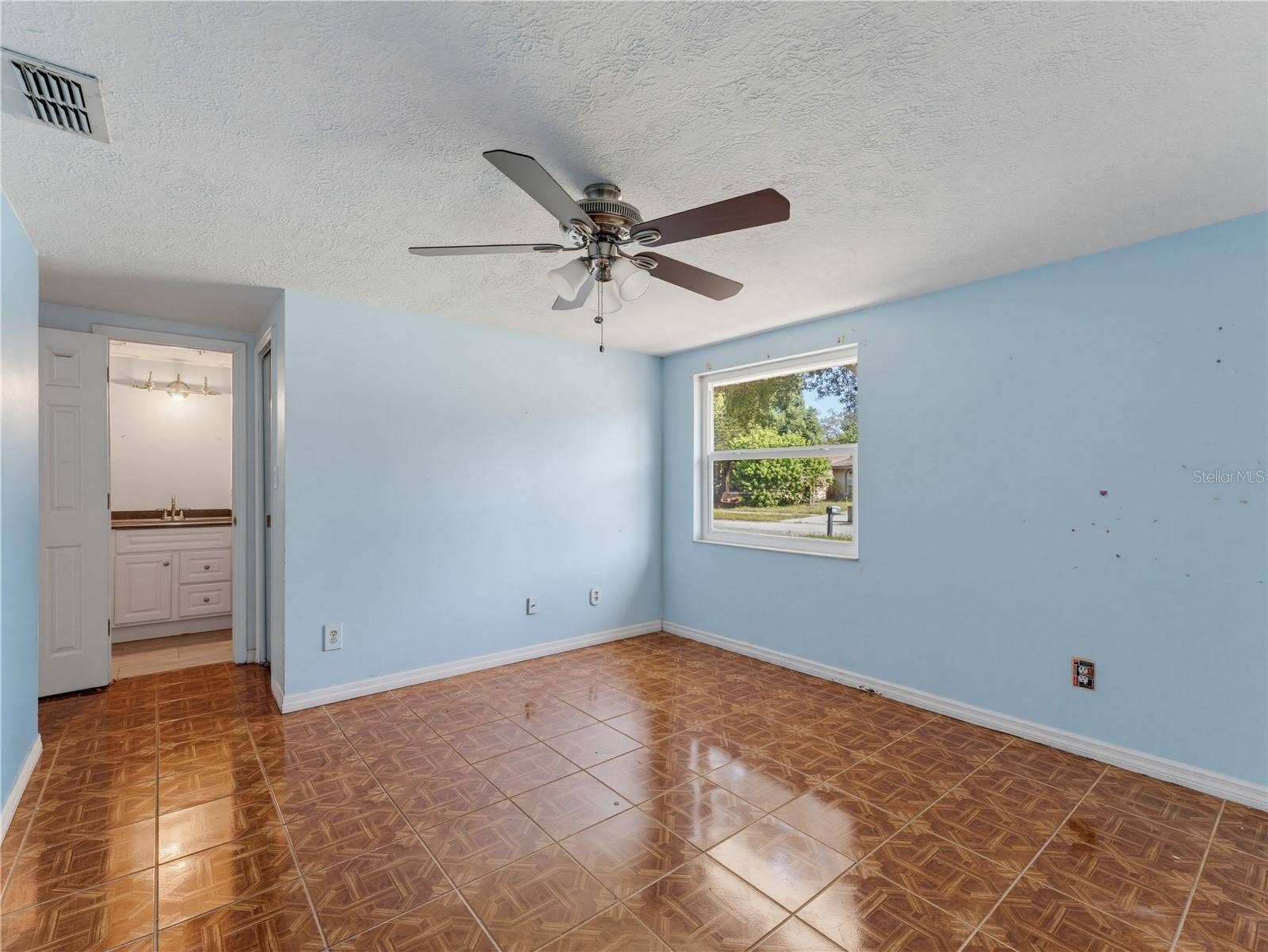 1116 E OAKWOOD STREET, Tarpon Springs, FL 34689