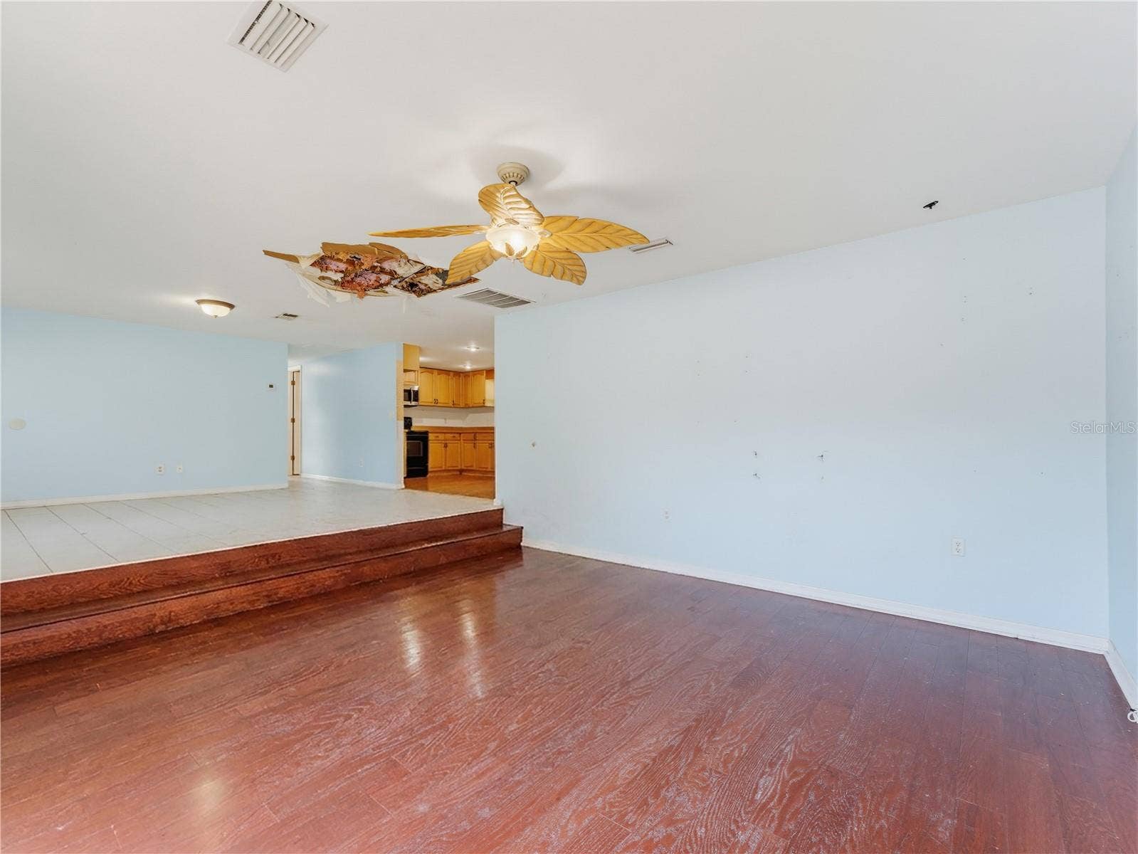 1116 E OAKWOOD STREET, Tarpon Springs, FL 34689