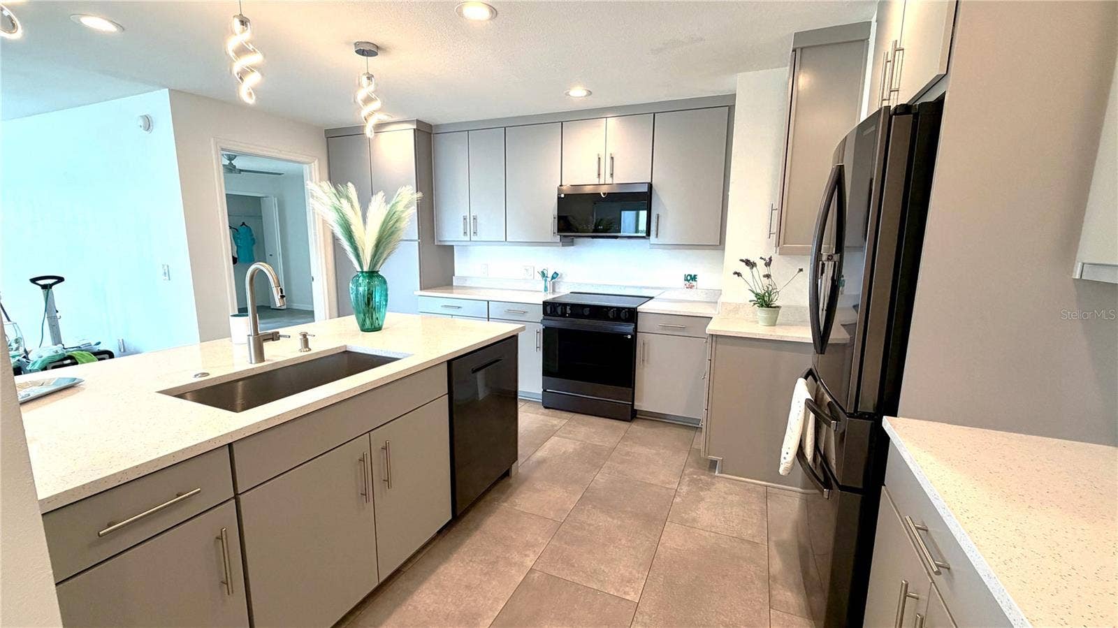 243 MARINER DRIVE, #243, Tarpon Springs, FL 34689 Quartz Countertops