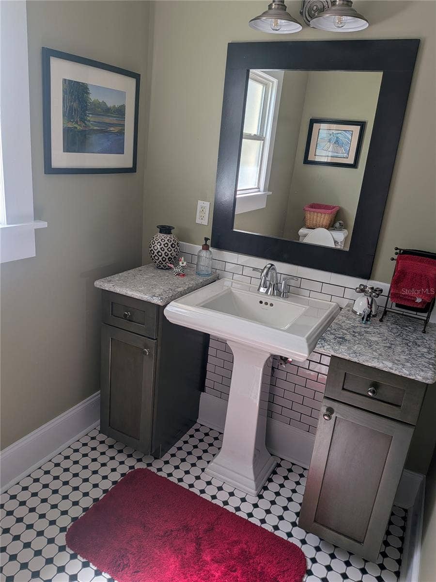 410 E PARK STREET, Lakeland, FL 33803 410 E PARK STREET, Lakeland, FL 33803