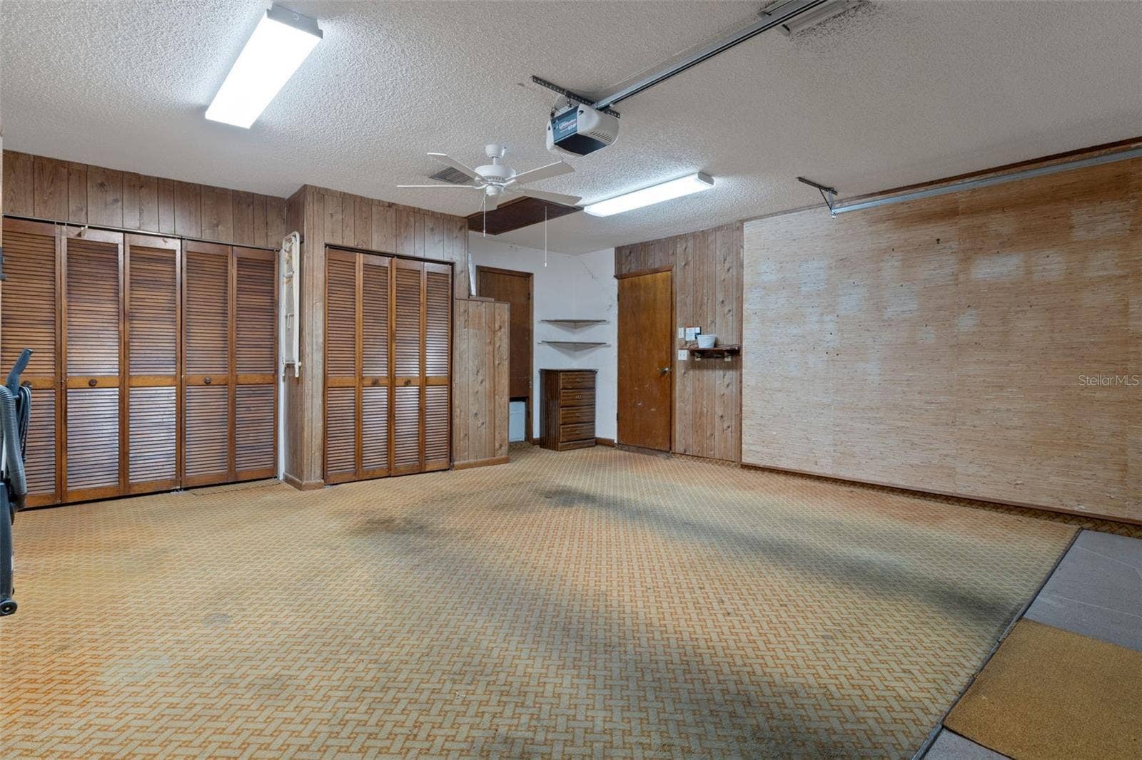 9009 HEATHER BOULEVARD, Weeki Wachee, FL 34613 Garage
