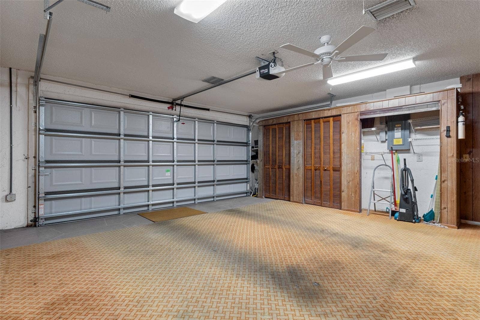 9009 HEATHER BOULEVARD, Weeki Wachee, FL 34613 Garage