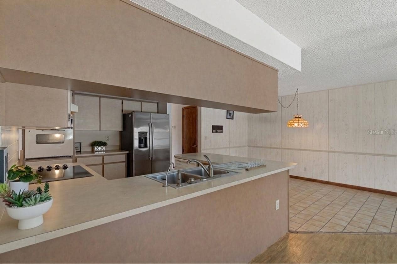 9009 HEATHER BOULEVARD, Weeki Wachee, FL 34613 Breakfast Bar