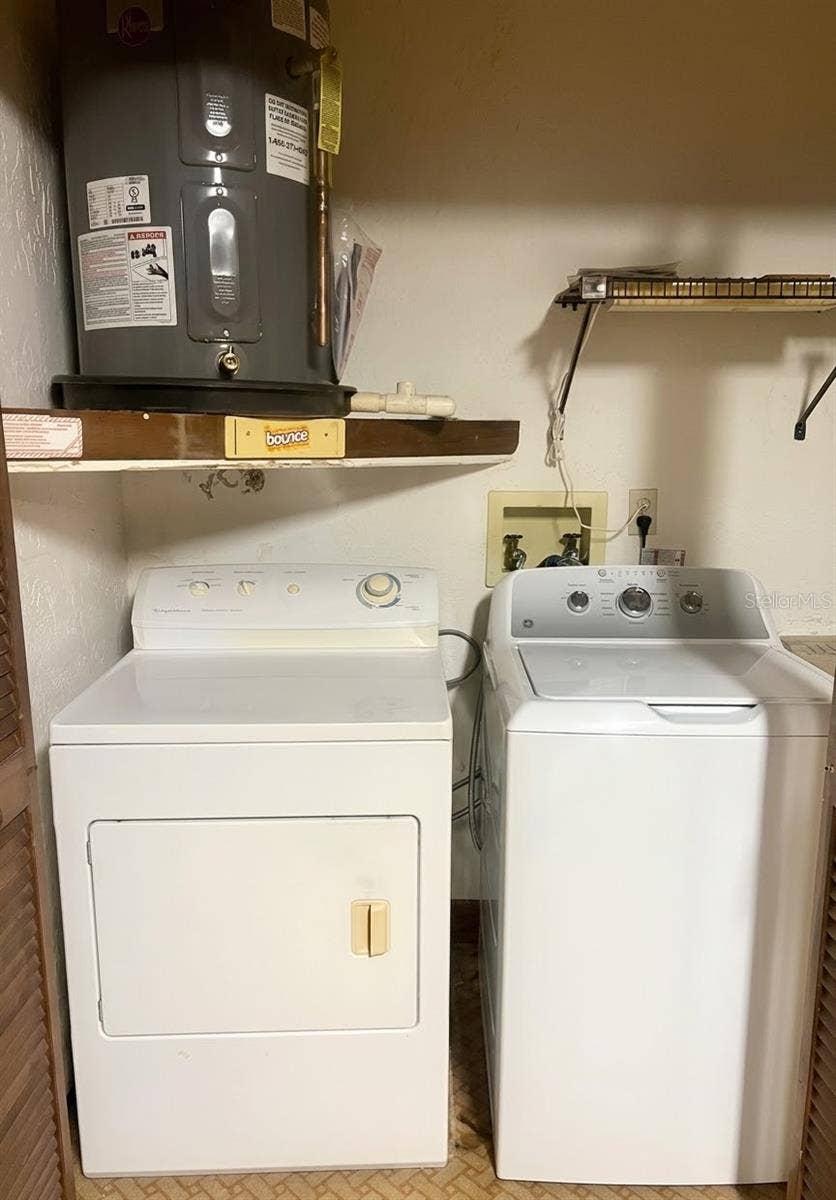 9009 HEATHER BOULEVARD, Weeki Wachee, FL 34613 Washer and dryer do stay with the home