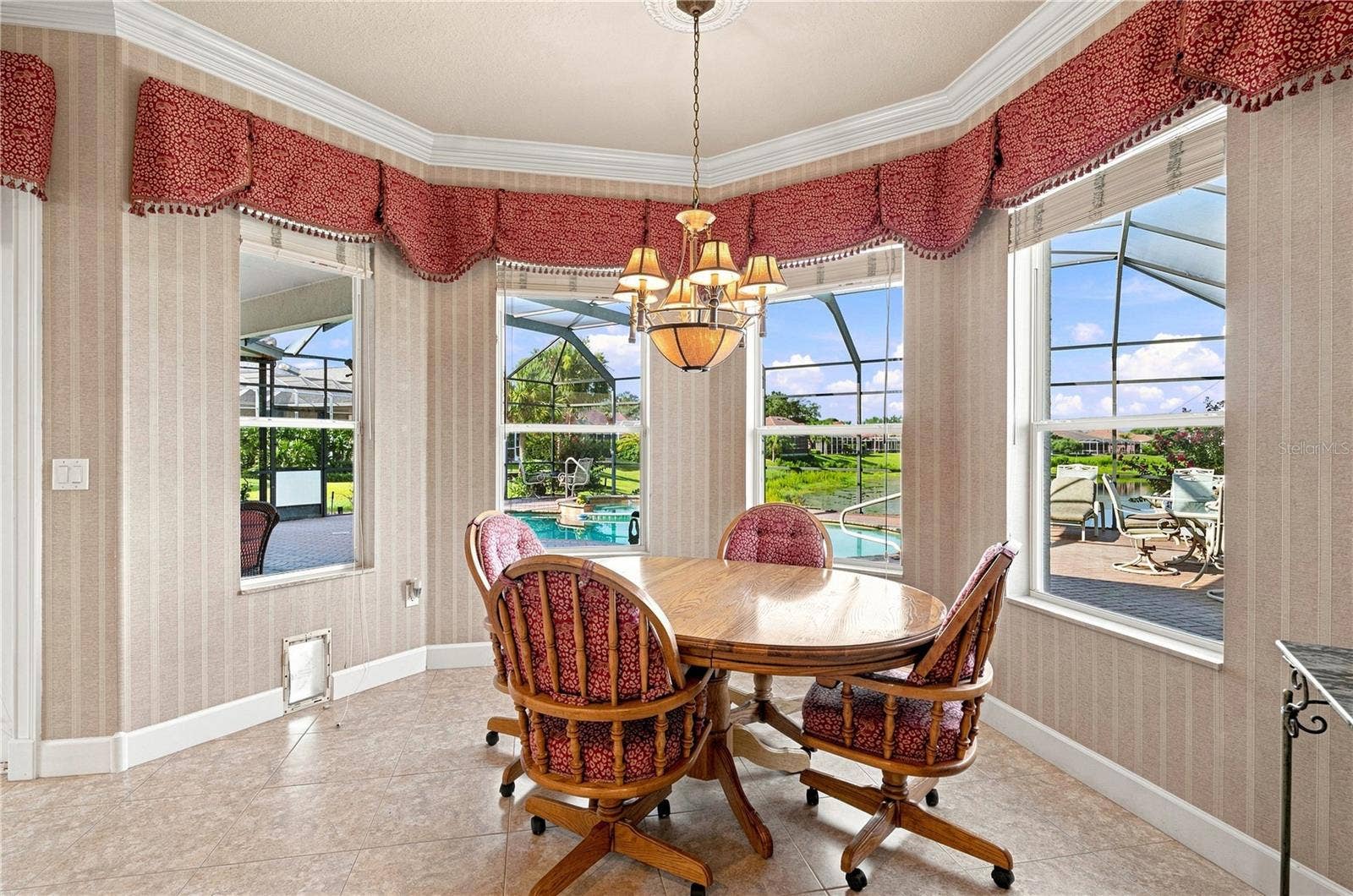 9271 WESTSHORE DRIVE, Weeki Wachee, FL 34613 Breakfast nook with lake view