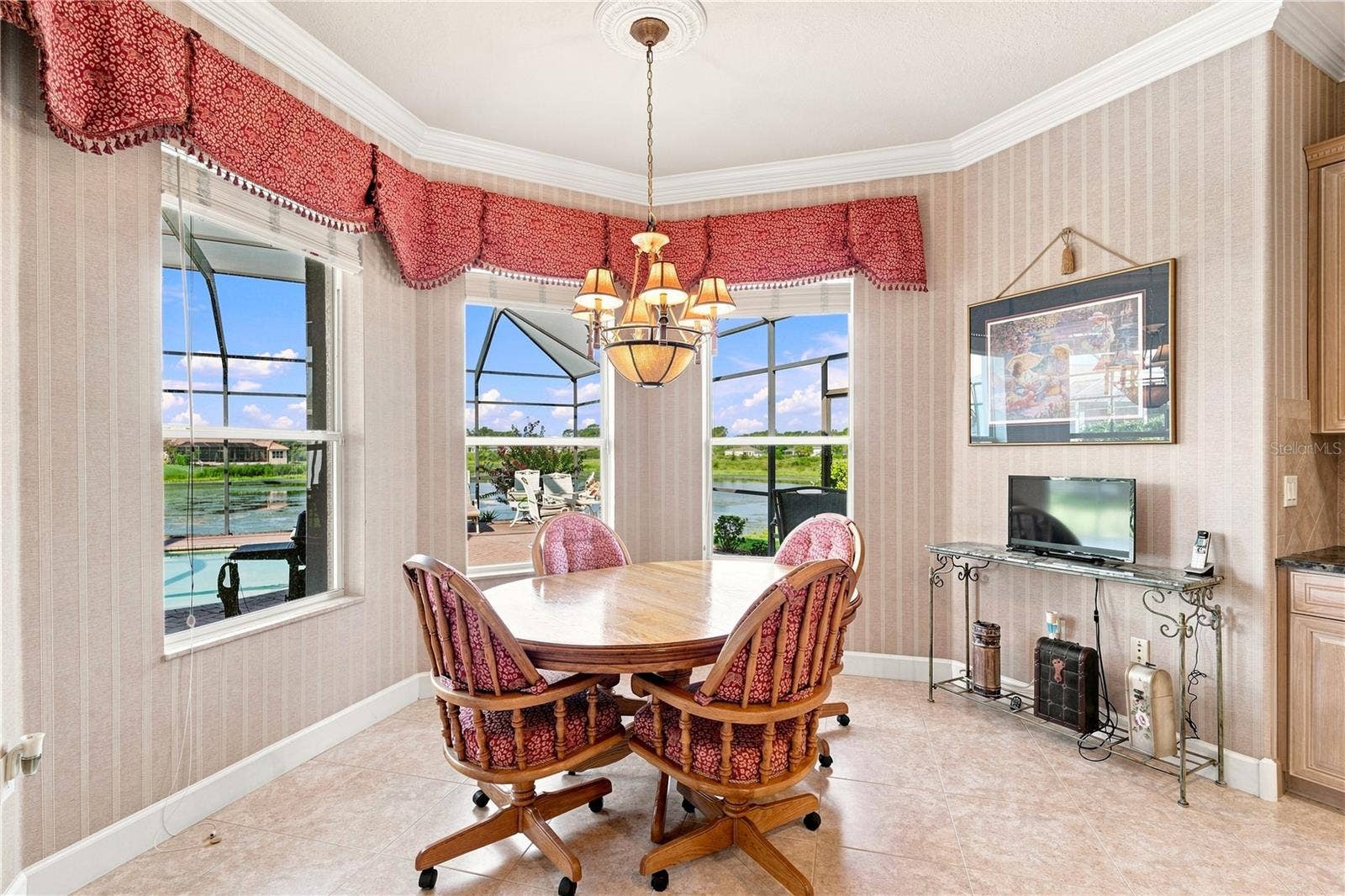 9271 WESTSHORE DRIVE, Weeki Wachee, FL 34613 Breakfast nook with lake view