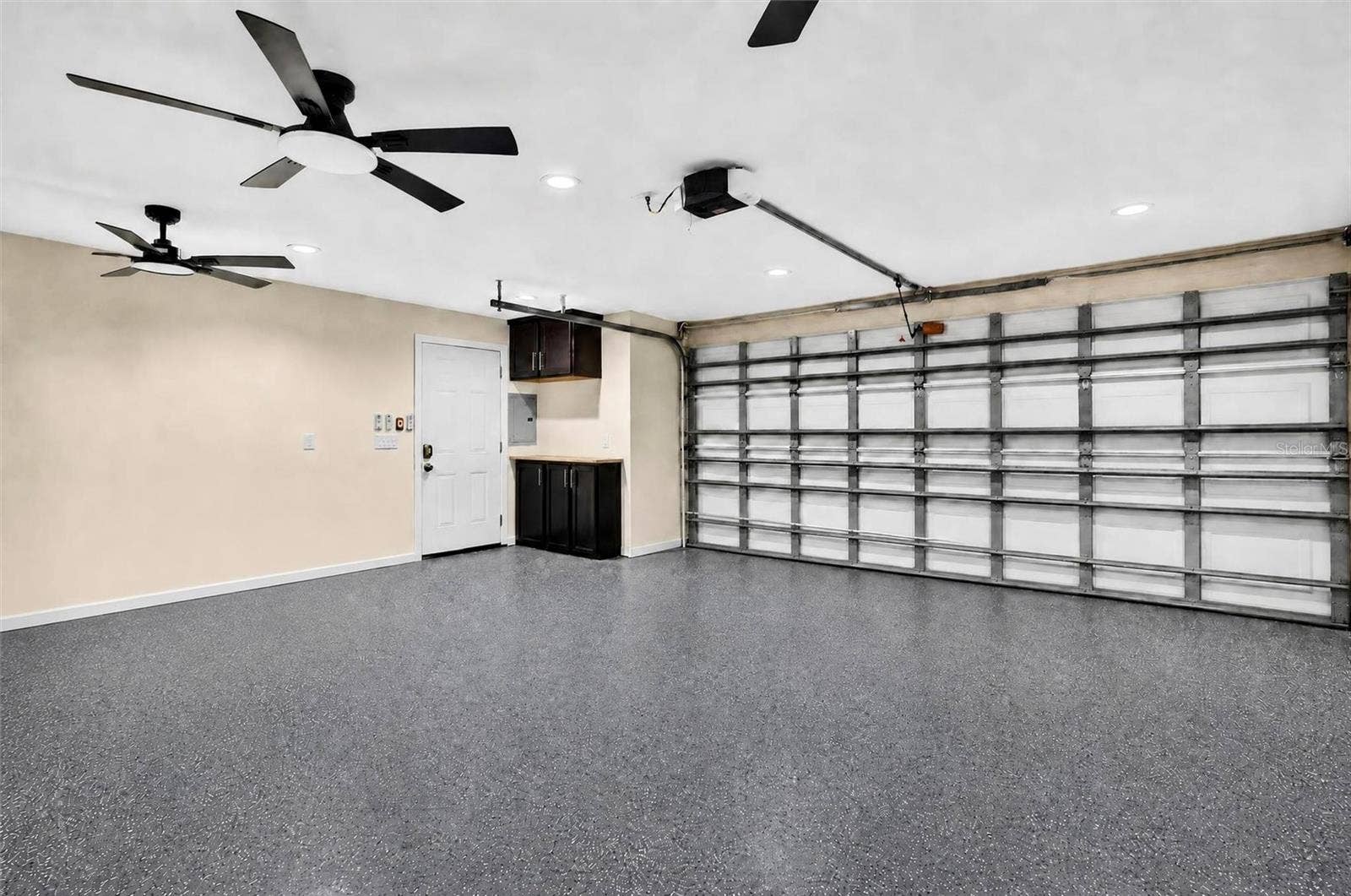 409 S GRANDVIEW AVENUE, Daytona Beach, FL 32118 409 S GRANDVIEW AVENUE, Daytona Beach, FL 32118