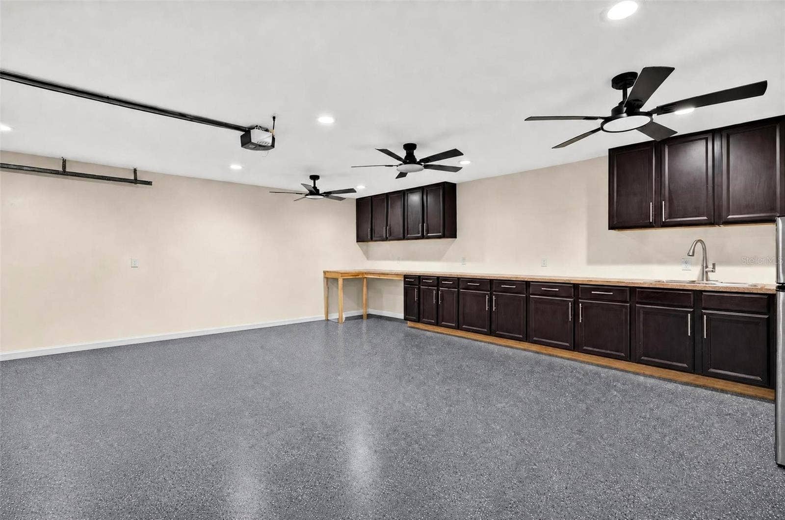 409 S GRANDVIEW AVENUE, Daytona Beach, FL 32118 409 S GRANDVIEW AVENUE, Daytona Beach, FL 32118