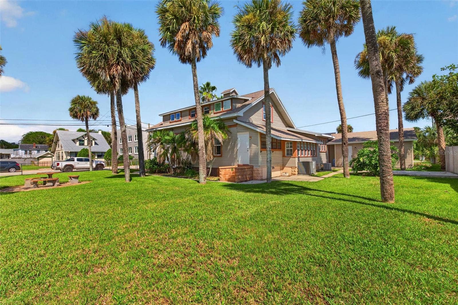 409 S GRANDVIEW AVENUE, Daytona Beach, FL 32118 409 S GRANDVIEW AVENUE, Daytona Beach, FL 32118