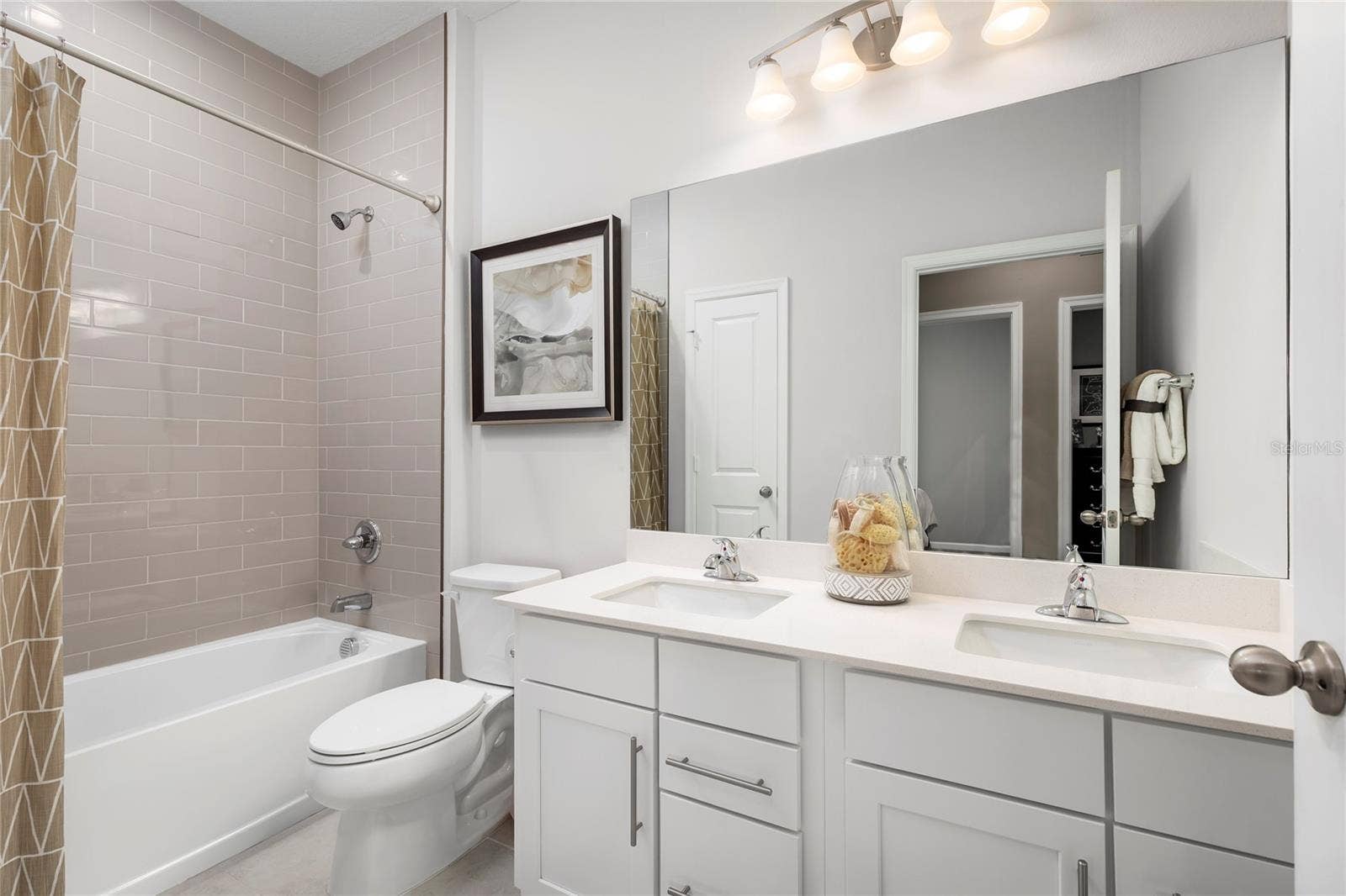 8628 SWAN VIEW CIRCLE, Leesburg, FL 34788 8628 SWAN VIEW CIRCLE, Leesburg, FL 34788