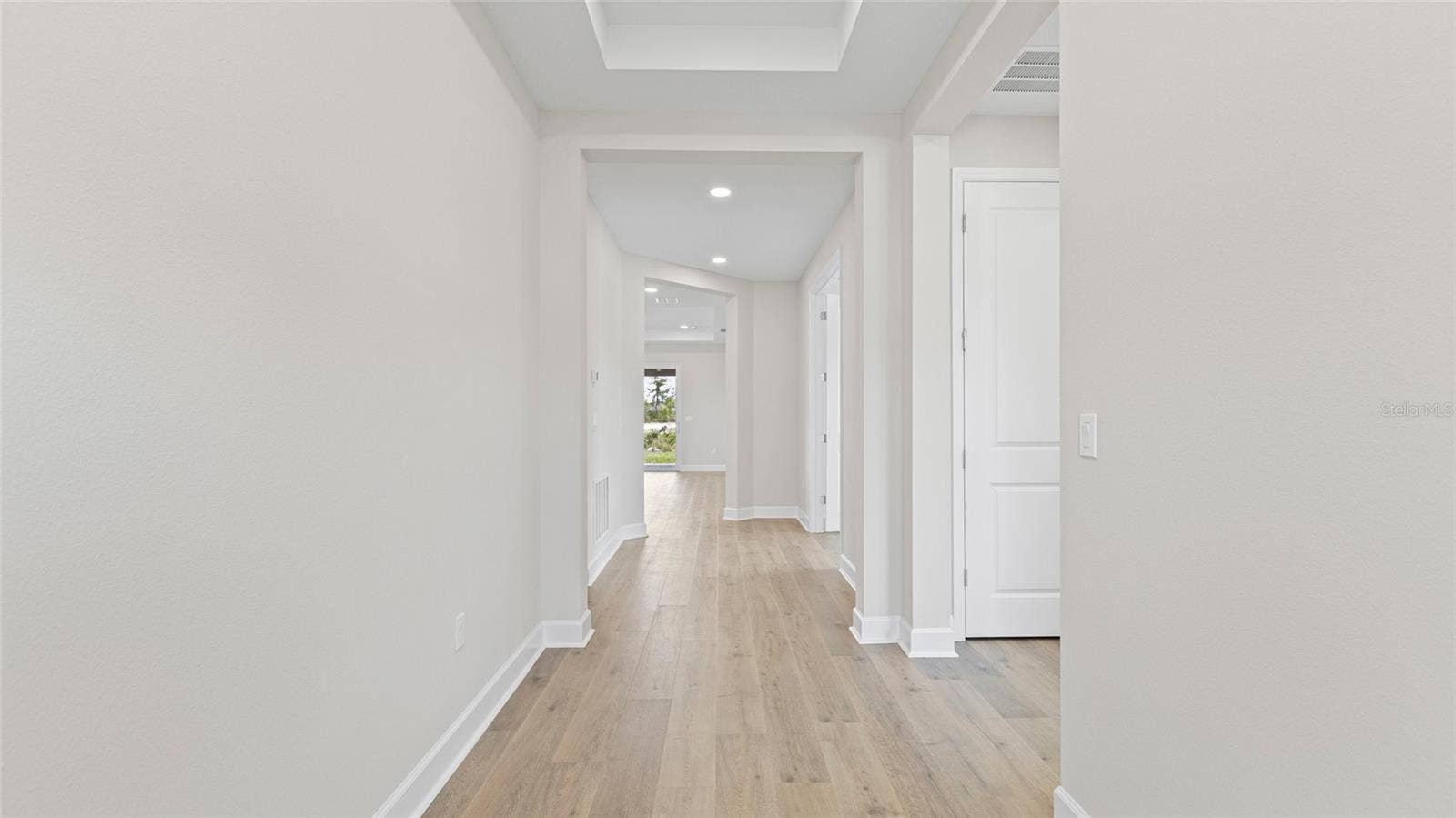 1293 TWIN FARMS COURT, Deland, FL 32724 Entry
