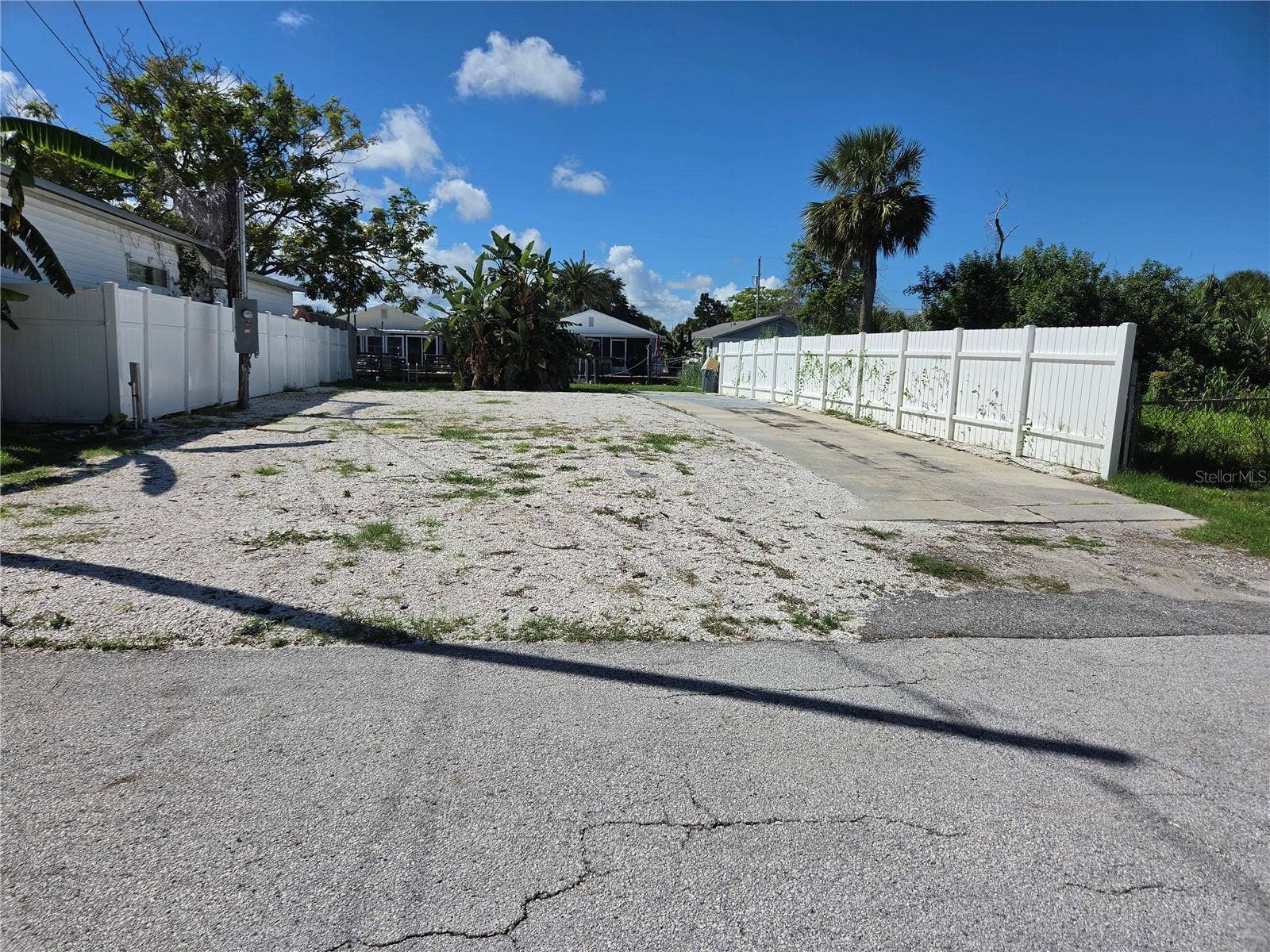 6814 PUFFIN LANE, Hudson, FL 34667 front of property with vinyl fencing on the sides