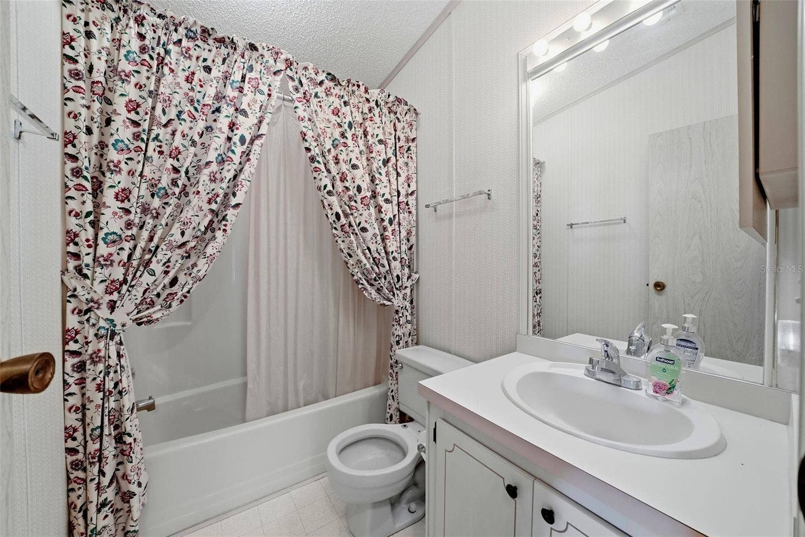 2nd bathroom