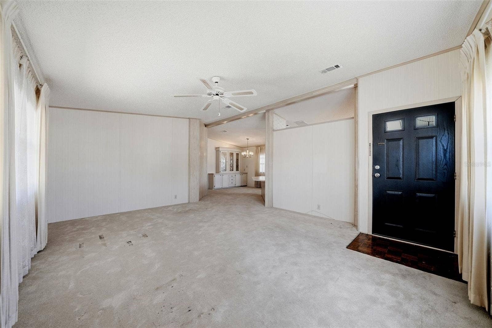 Livingroom entry