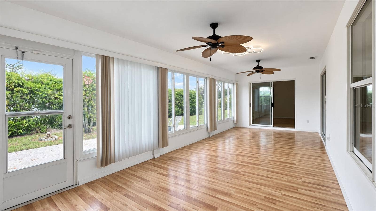 6501 SW 84TH PLACE ROAD, Ocala, FL 34476 400 sq ft enclosed, air-conditioned lanai.