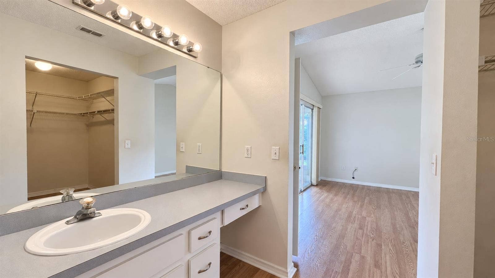 6501 SW 84TH PLACE ROAD, Ocala, FL 34476 Master bedroom en-suite bath with large WIC.