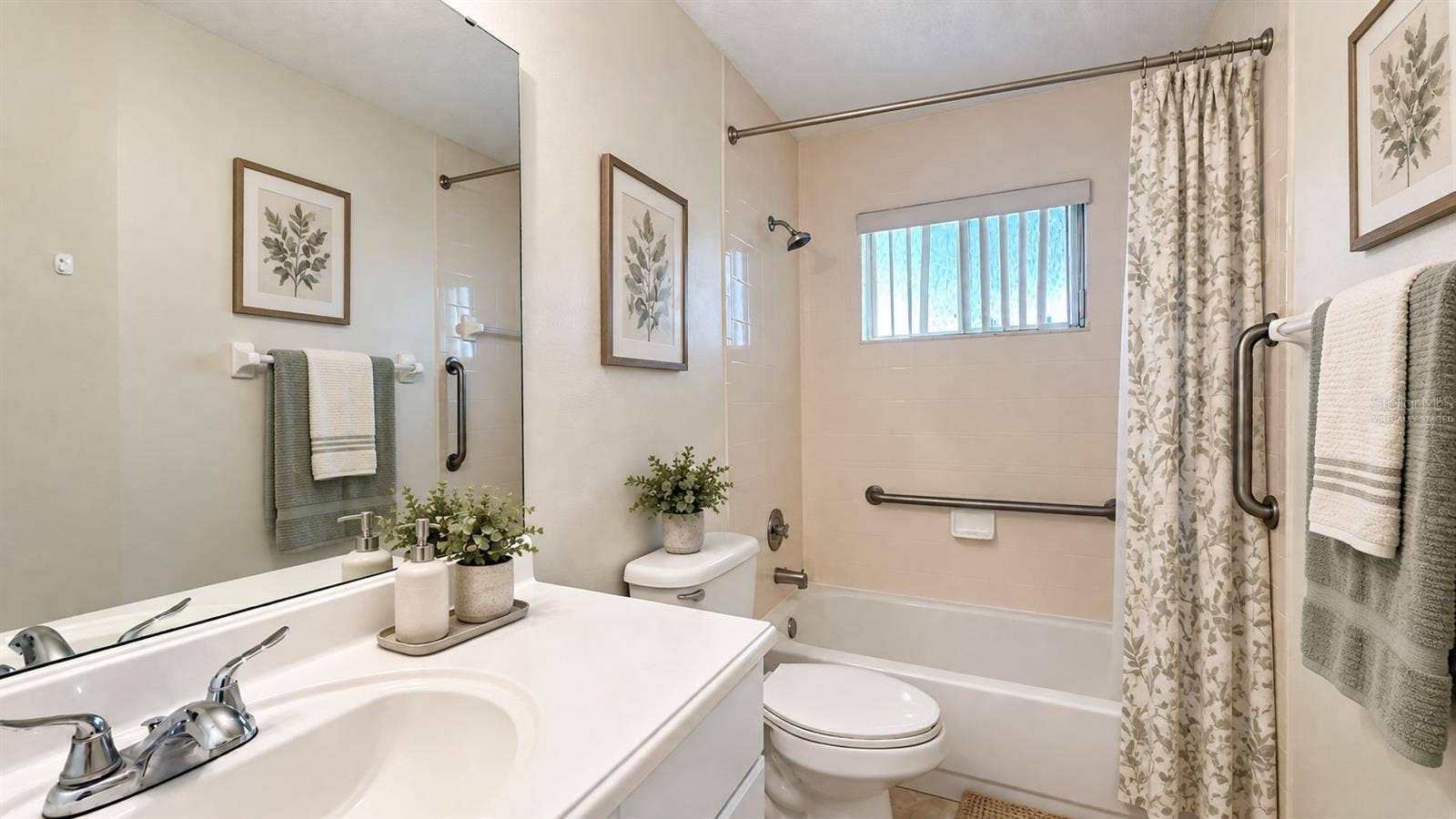 6501 SW 84TH PLACE ROAD, Ocala, FL 34476 Guest bathroom is spacious. Virtually staged.