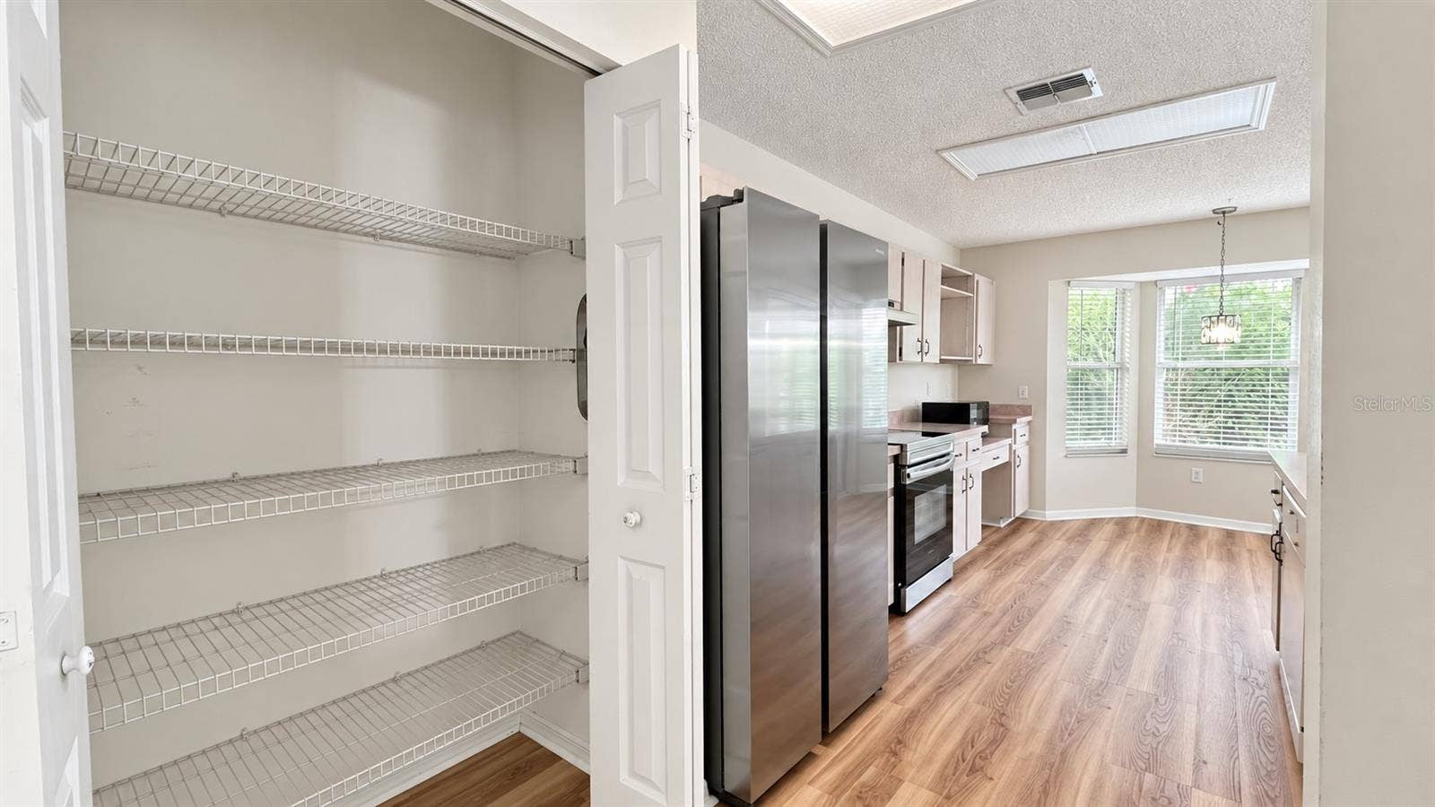 6501 SW 84TH PLACE ROAD, Ocala, FL 34476 Spacious pantry in the large kitchen facing the enclosed lanai and backyard.
