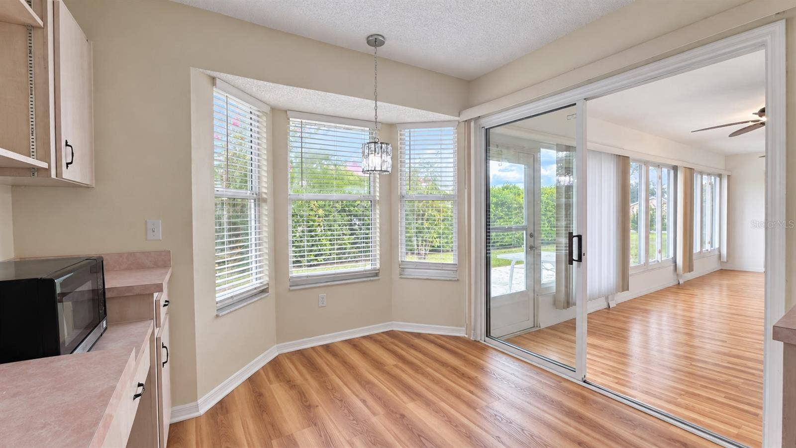 6501 SW 84TH PLACE ROAD, Ocala, FL 34476 Breakfast room facing the backyard.