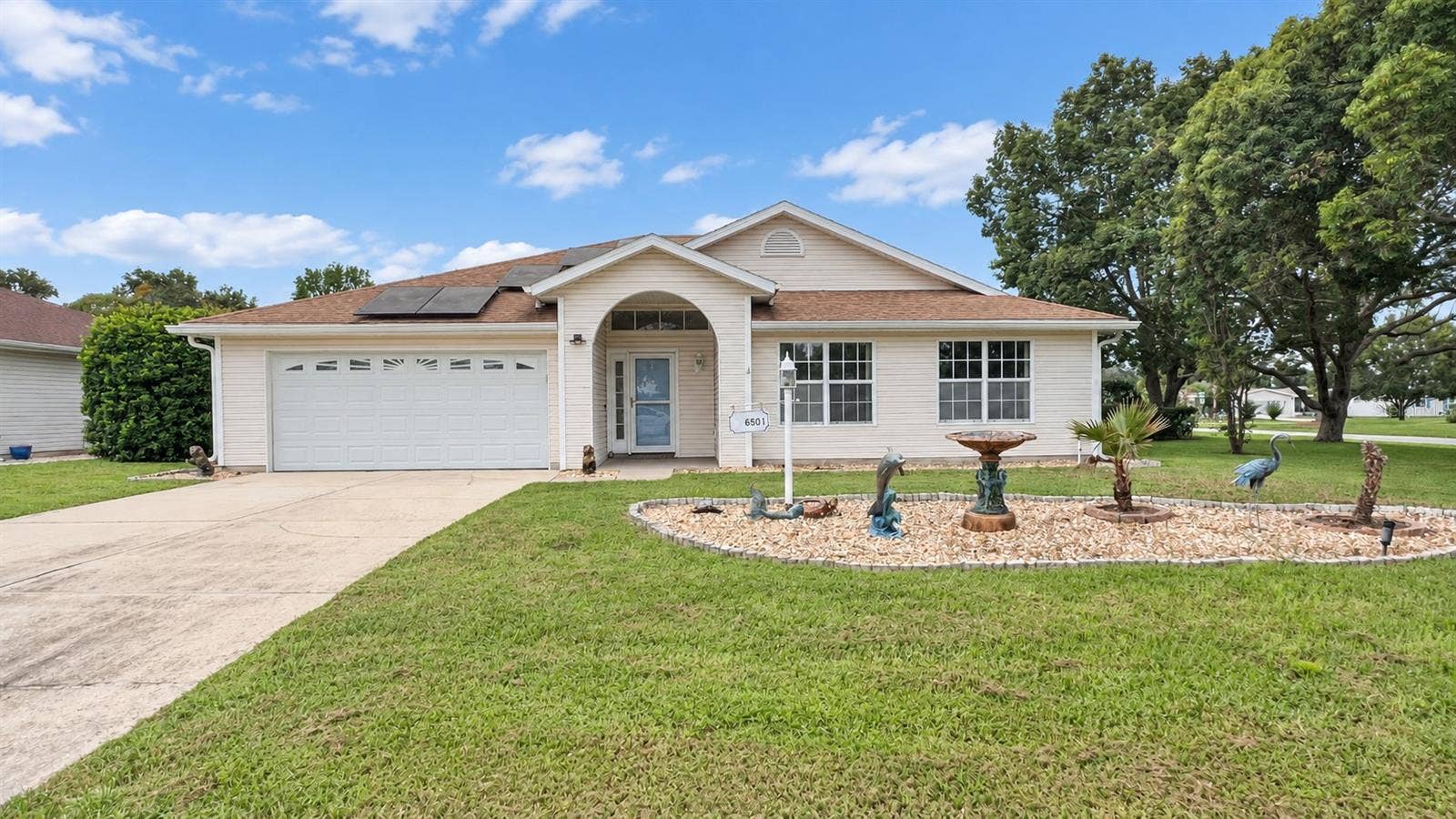 6501 SW 84TH PLACE ROAD, Ocala, FL 34476 Beautifully maintained neighborhood in a 55+ community with younger buyers permitted and welcomed!