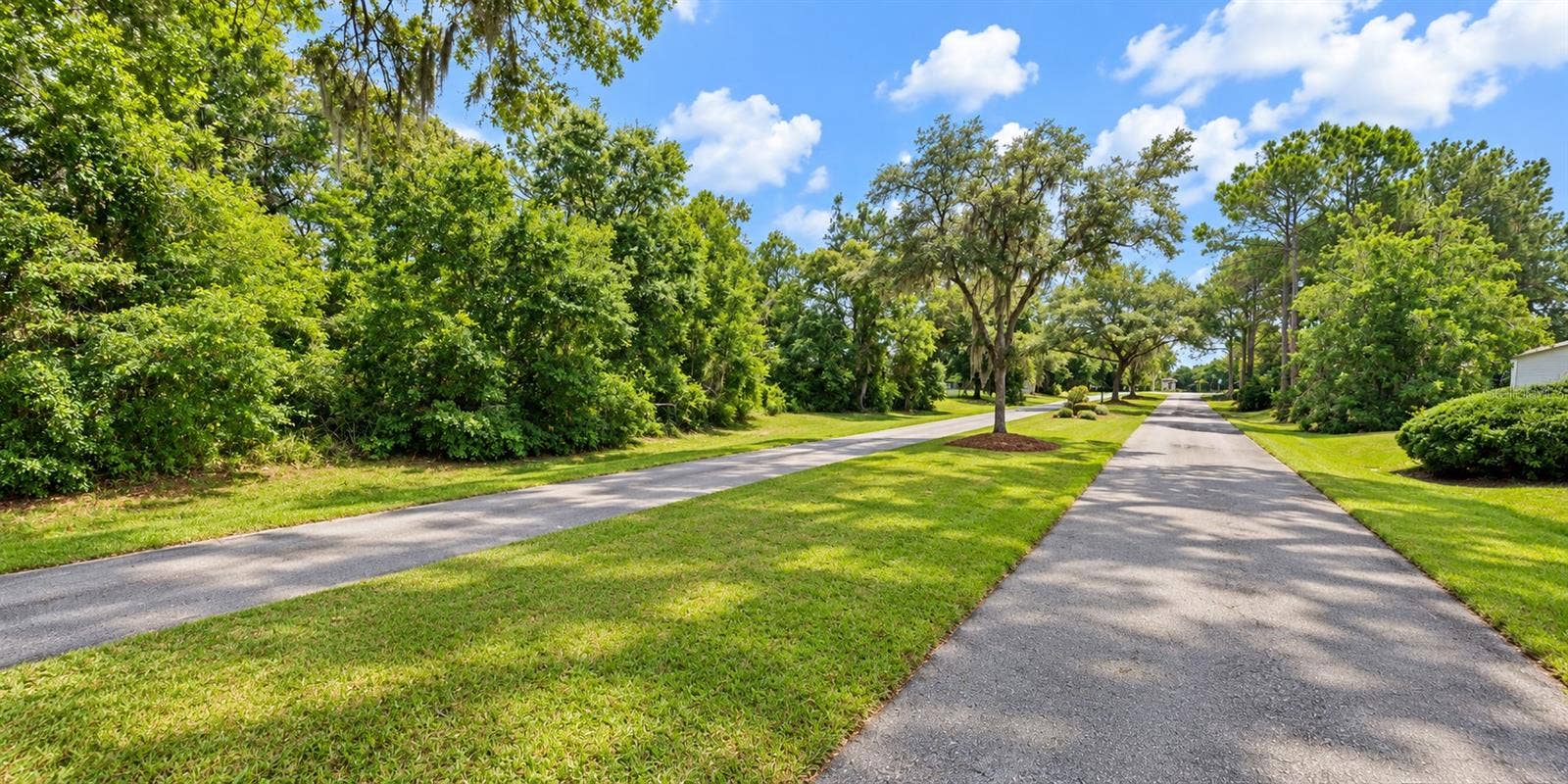 6501 SW 84TH PLACE ROAD, Ocala, FL 34476 Lovely drive to and from your new home.