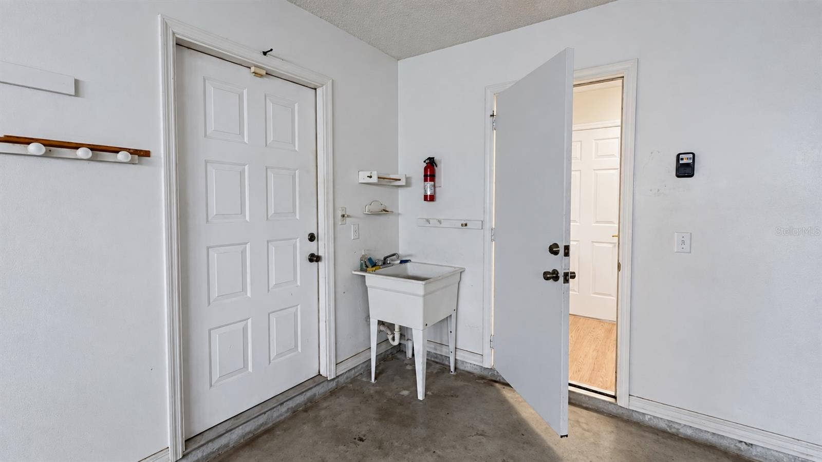 6501 SW 84TH PLACE ROAD, Ocala, FL 34476 Garage features a handy utility sink.