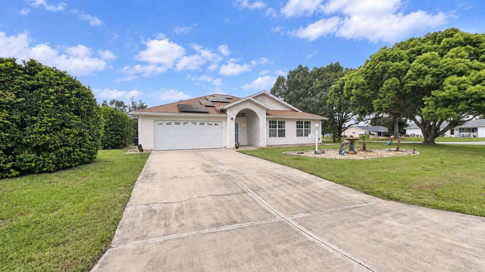 6501 SW 84TH PLACE ROAD, Ocala, FL 34476 Plenty of parking for guests and two-car garage.