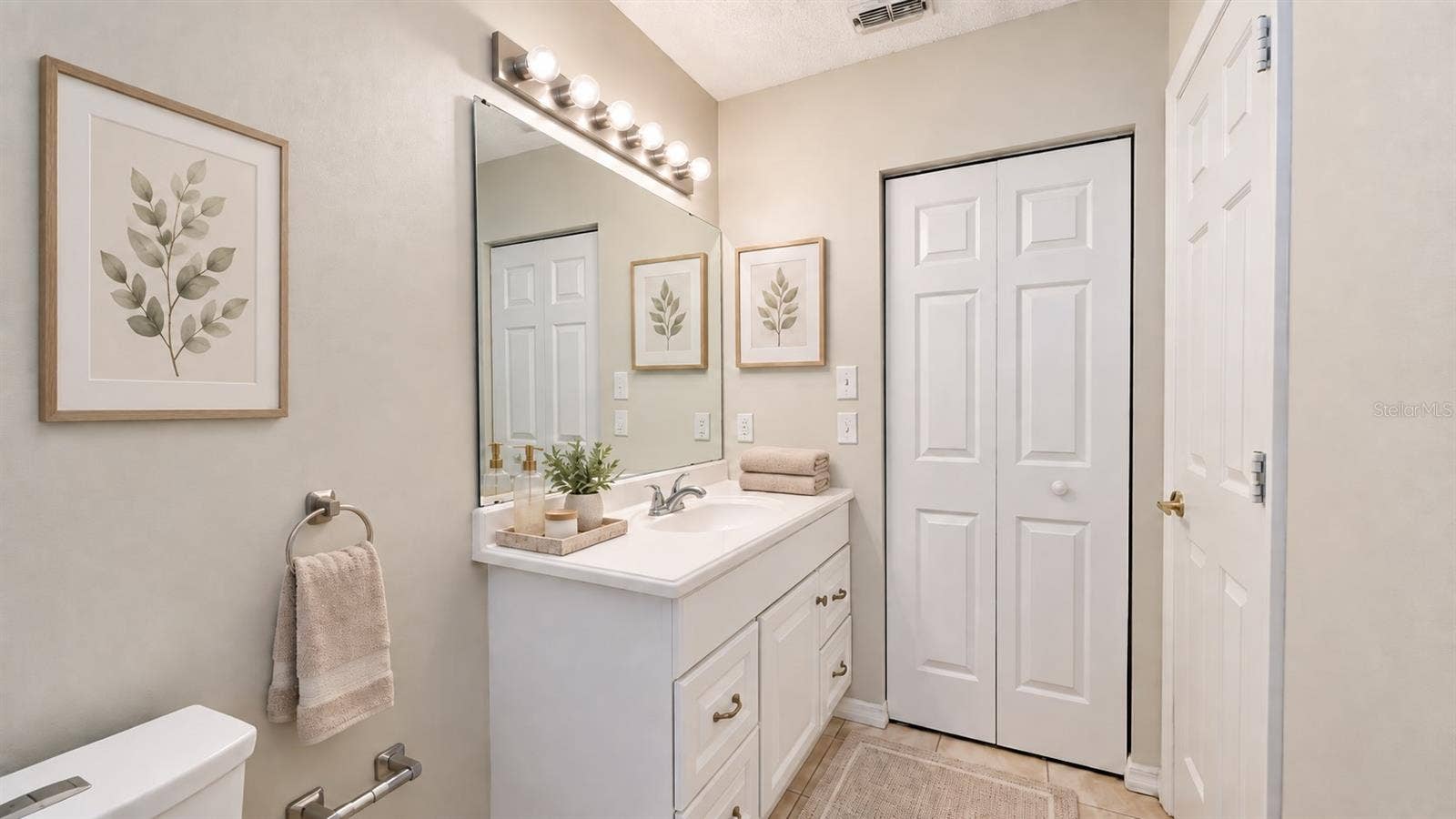 6501 SW 84TH PLACE ROAD, Ocala, FL 34476 Master bedroom en-suite bath with large WIC.