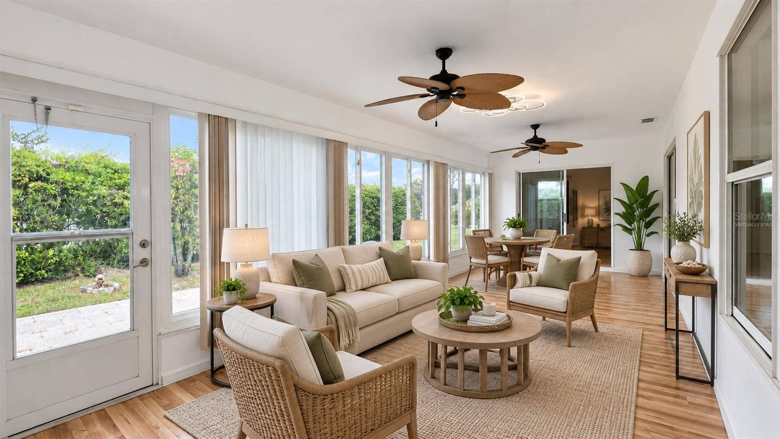 6501 SW 84TH PLACE ROAD, Ocala, FL 34476 400 sq ft enclosed, air-conditioned lanai. Virtually staged.