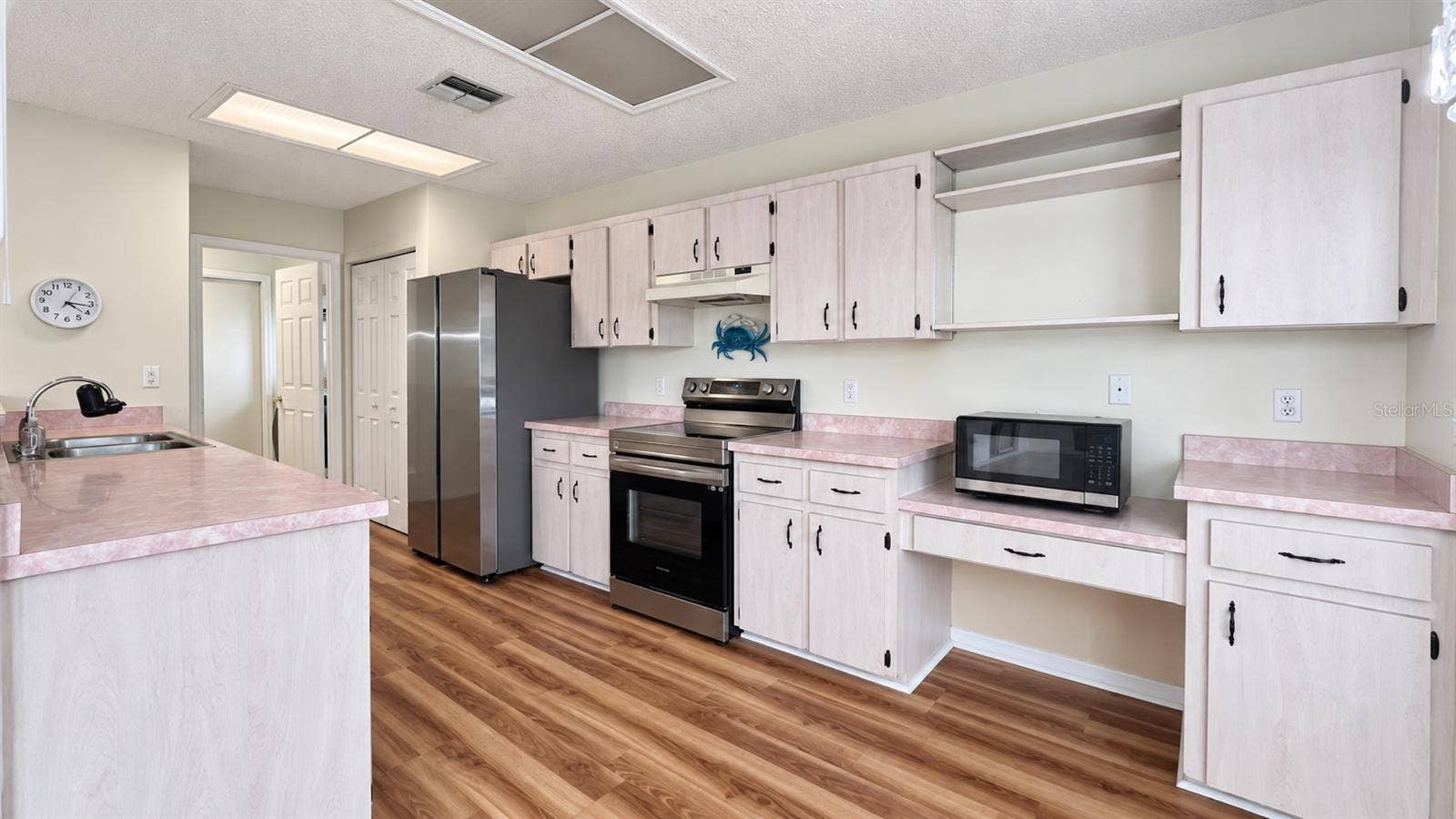 6501 SW 84TH PLACE ROAD, Ocala, FL 34476 Large kitchen with breakfast room facing the backyard.