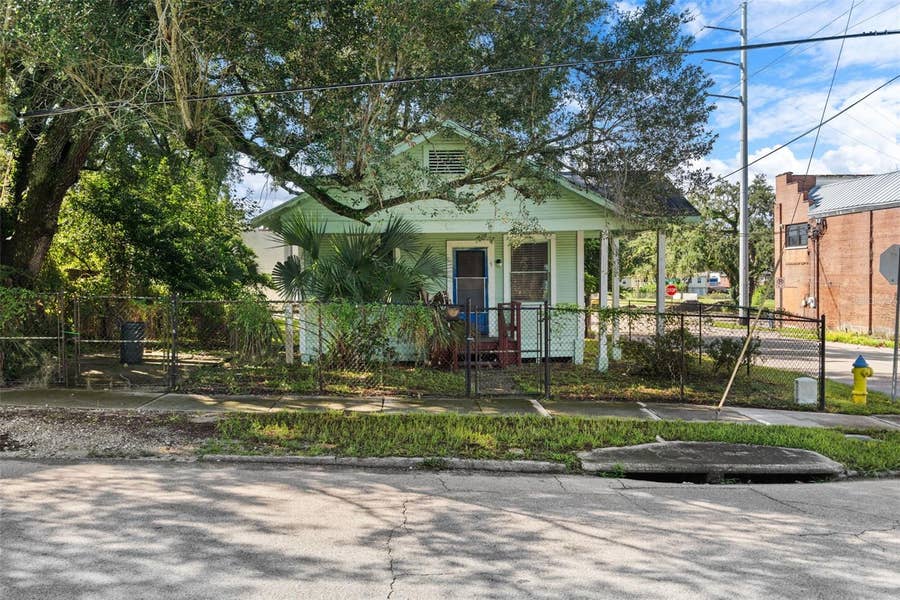 Property photo for 915 E SITKA STREET, Tampa, FL