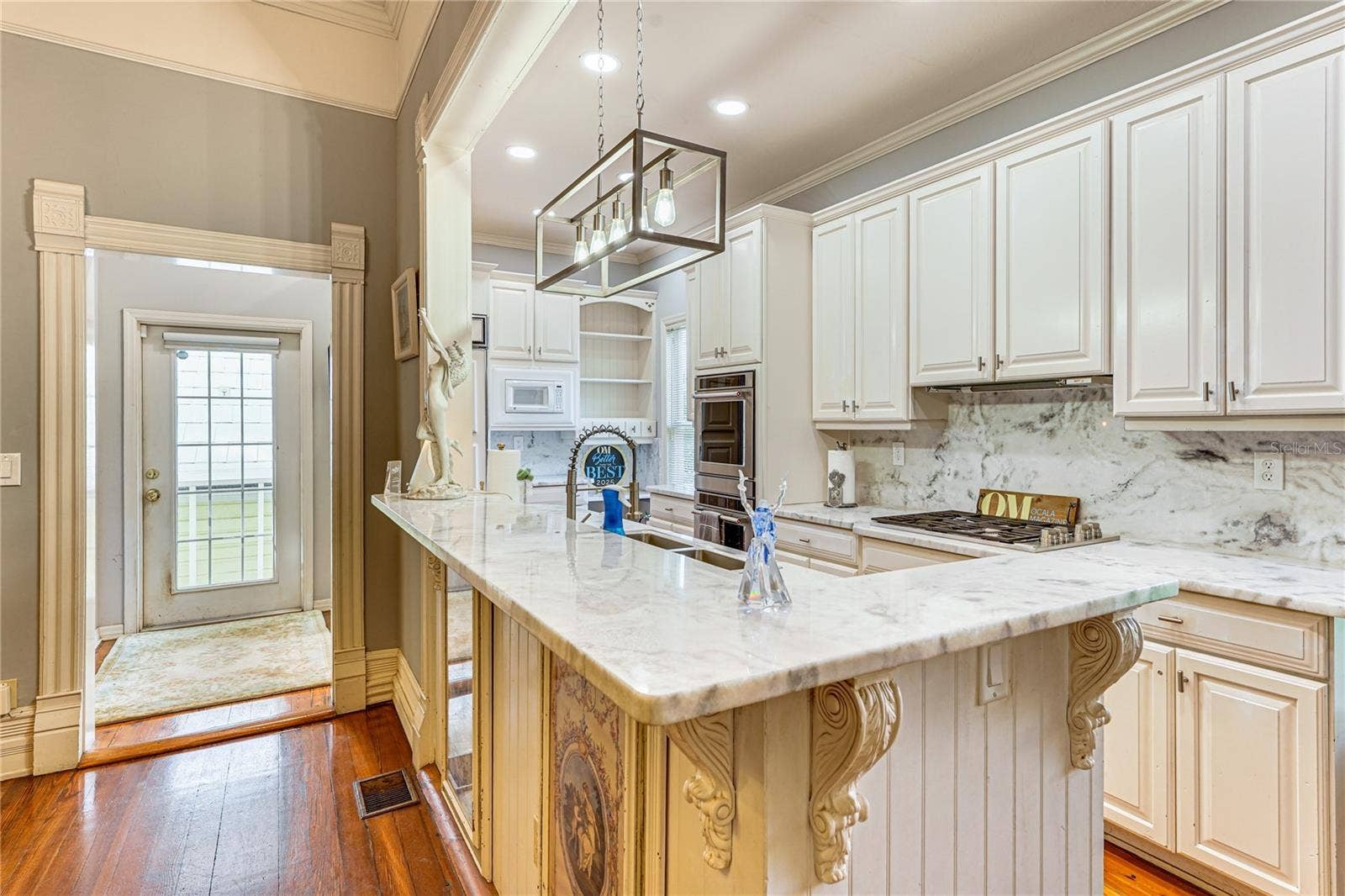 743 E FORT KING STREET, Ocala, FL 34471 Updated Kitchen with Large Granite Island