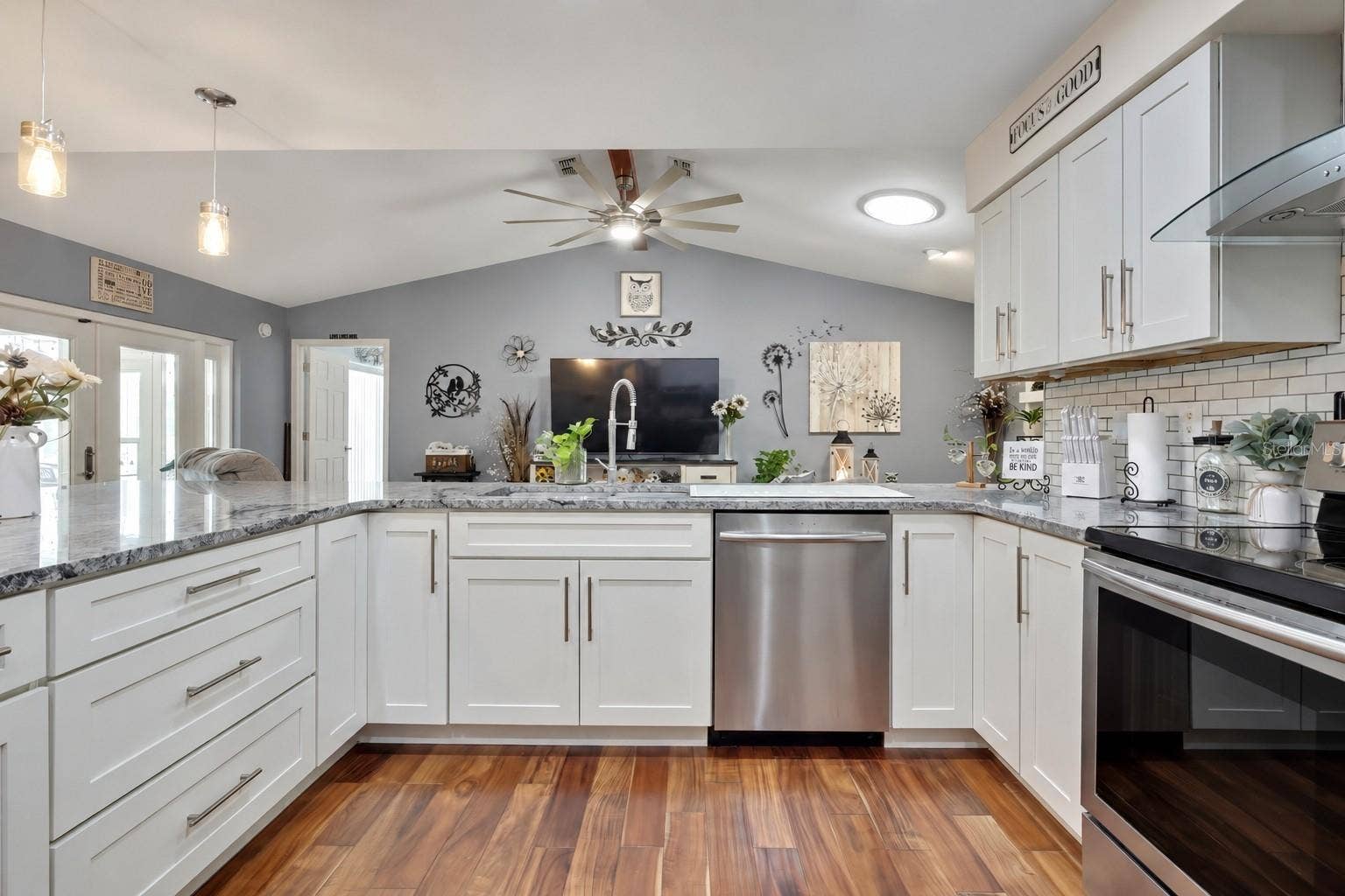 8098 SHORECREST COURT, Spring Hill, FL 34606 Stainless Steel Appliances